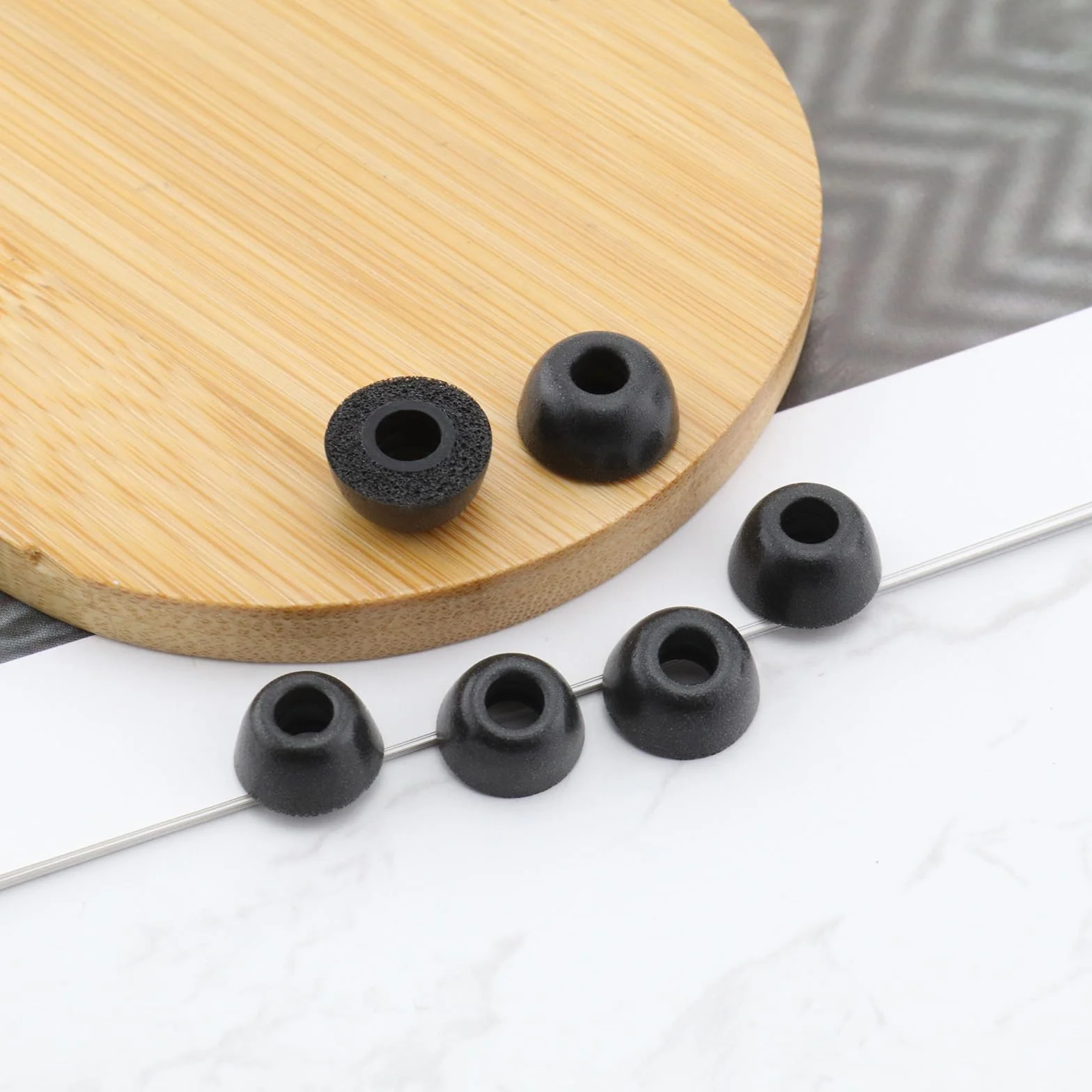 3 pary końcówek dousznych z pianki z pamięcią kształtu, zestaw zawiera duże średnie małe rozmiary kompatybilne z Goo-gle Pixel Buds Pro czarne