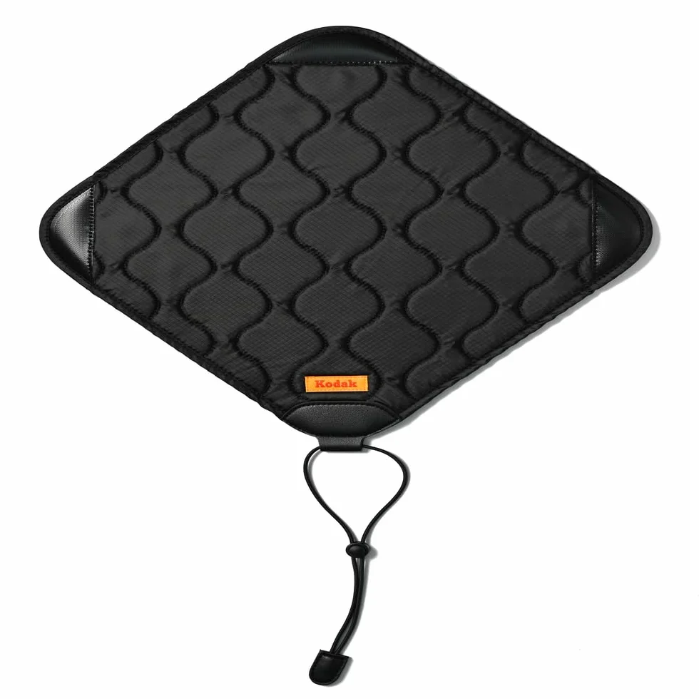 KODAK Camera Wrap Owijka Na Aparat Rozmiar M 31x31 cm - Wodoodporna,Odporna Na Zarysowania Tkanina Ochronna Do Aparatu Bezlusterkowego,Aparatu Kompaktowego,Obiektywu Głównego(Czarna)[JEDEN element]