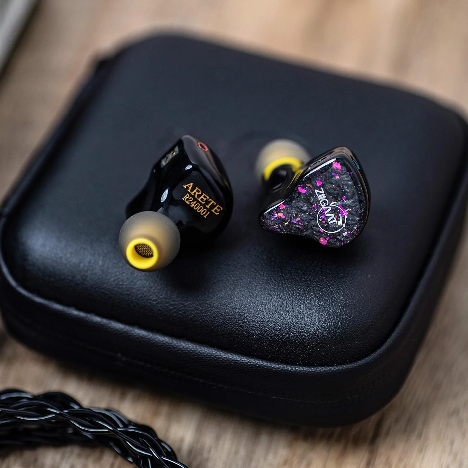 Linsoul ZiiGaat x Fresh Reviews Arete słuchawki douszne, 1DD+4BA hybrydowe słuchawki IEM, przewodowe słuchawki do gier, monitor studyjny, z odpinanym kablem IEM dla muzyka audiofila (czarne)
