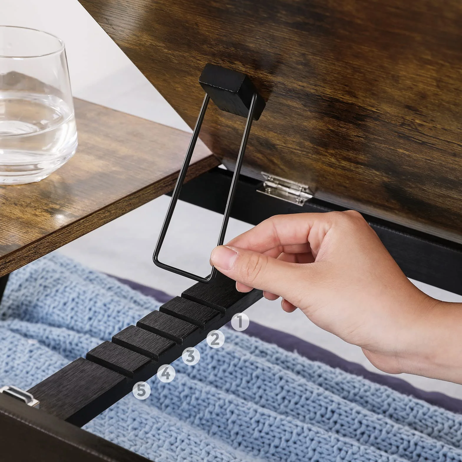 SONGMICS LLD105B01 Stolik/stojak pod laptopa, taca śniadaniowa, składane nogi, na łóżko i sofę, z regulacją wysokości, do laptopów o przekątnej ekranu do 15,6“, 55 x 35 x 23 cm, odcień brązowy retro