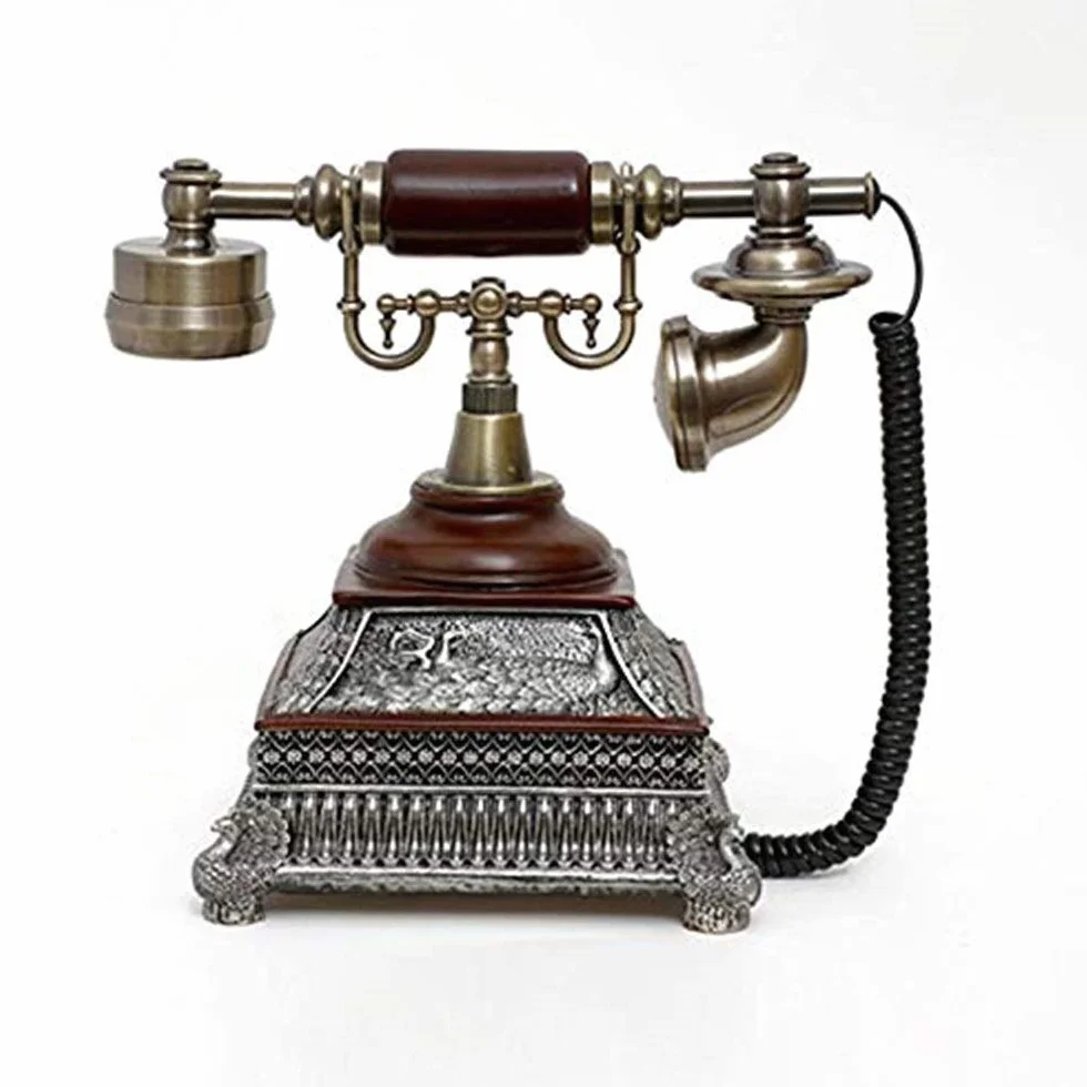 Telefon retro, zabytkowy telefon z tarczą obrotową, funkcjonalny, retro, staromodny, z klasycznym metalowym dzwonkiem, telefony stacjonarne do domu i wystroju wnętrz