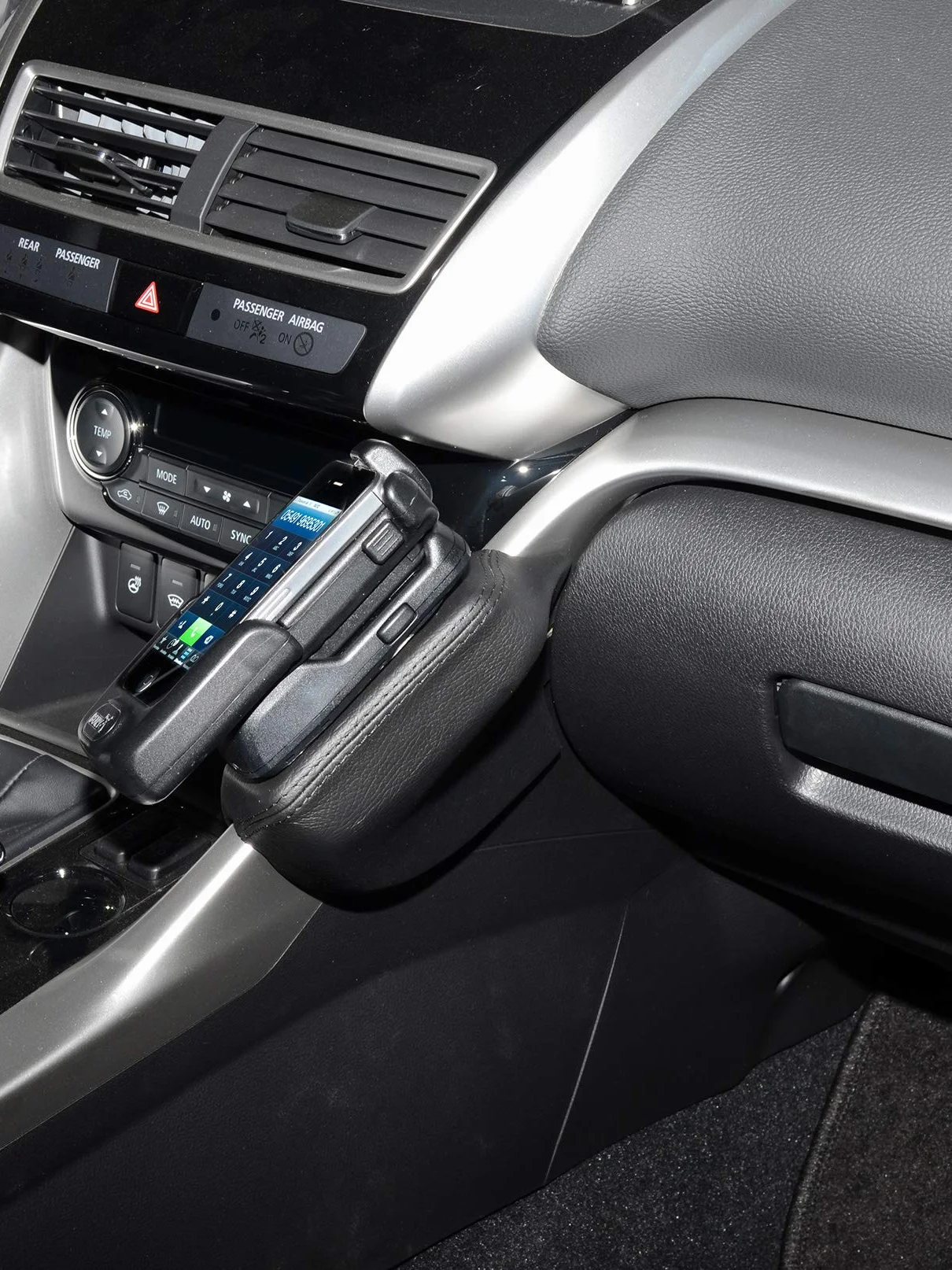 KUDA 3225 uchwyt sztuczna skóra czarny do Mitsubishi Eclipse Cross od 10/2017