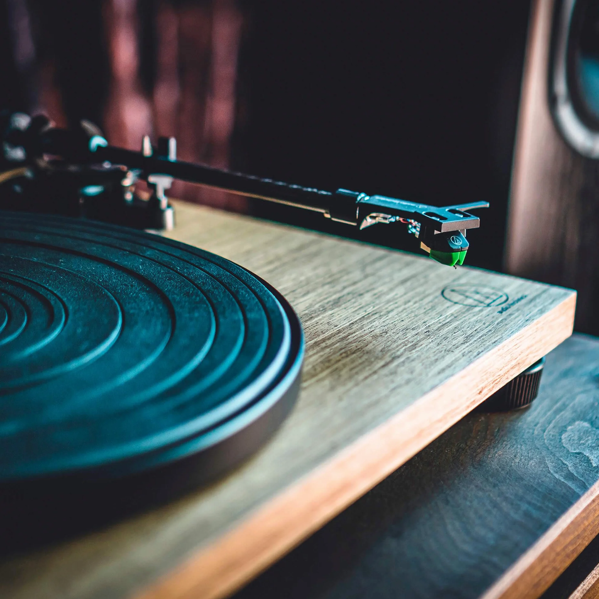 Audio-Technica AT-LPW40WN W pełni manualny gramofon z napędem paskowym