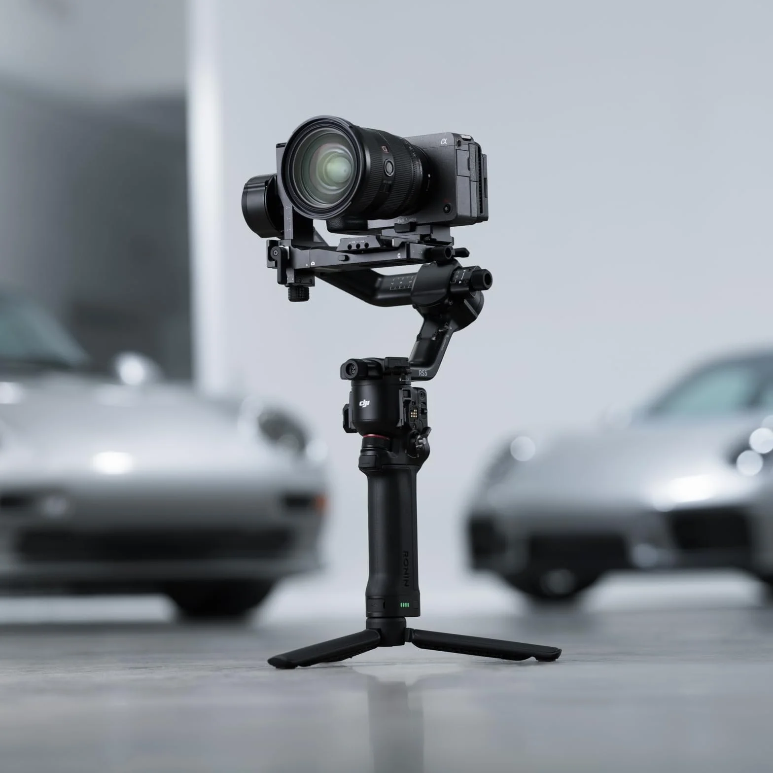 DJI RS 5, stabilizator gimbala do kamer, Canon/Sony/Nikon/Fujifilm | pokrętła precyzyjnej regulacji, automatyczne blokady osi 2. generacji, statyw z szybkim otwarciem, wskaźnik osi Z