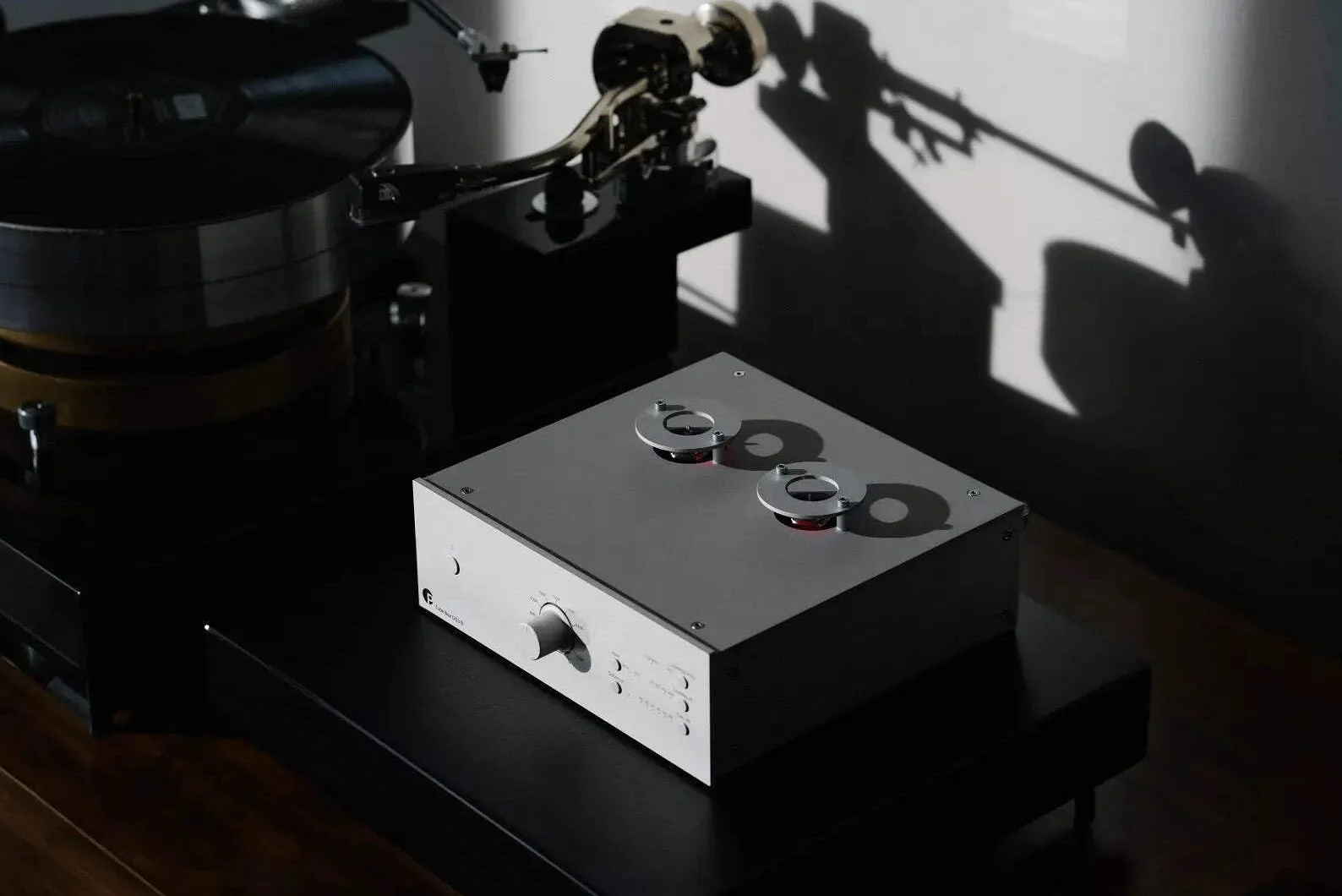 Pro-Ject Tube Box DS3 B Dual-Mono True Balanced przedwzmacniacz świetlny, czarny
