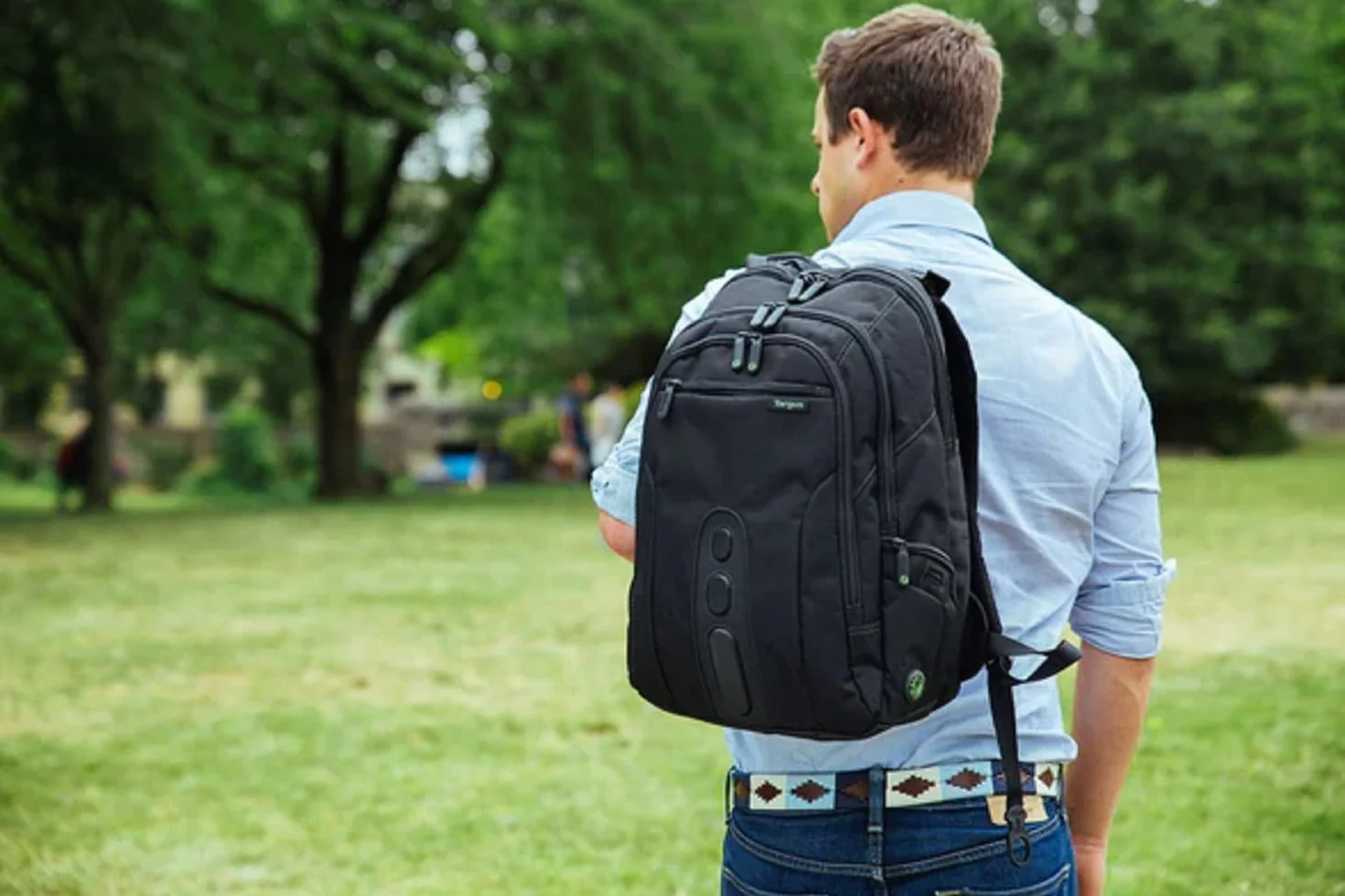 Targus Torba na laptopa, pasuje do laptopów o przekątnej do 15,6 cala i pojemności 27 l, ekologiczny plecak wykonany z butelek z recyklingu, trwały, przyjazny dla TSA - czarny