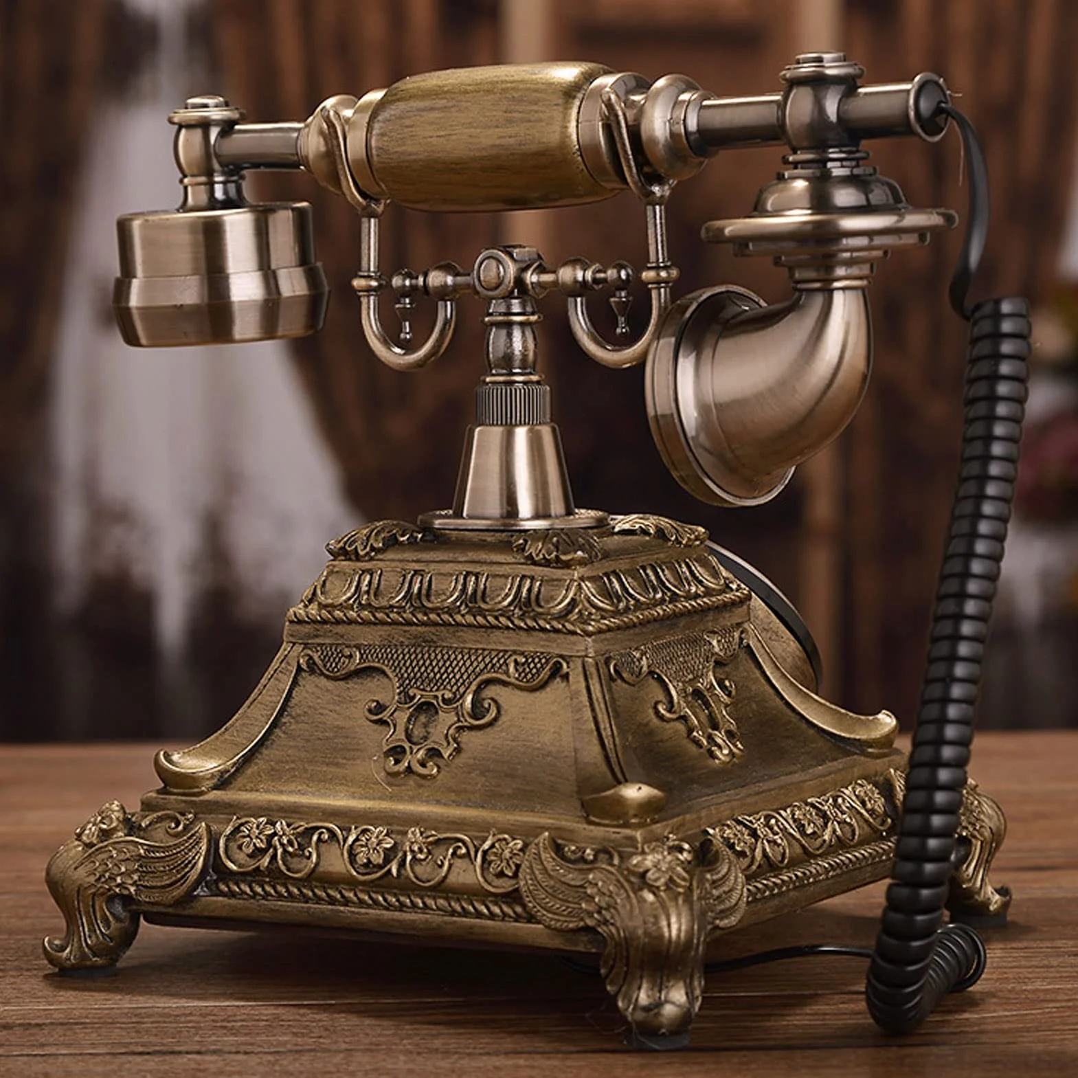 Retro telefon z obrotową tarczą z mechanicznym dzwonkiem, staromodny europejski przewodowy do domu, hotelu, biura, domu, dekoracja