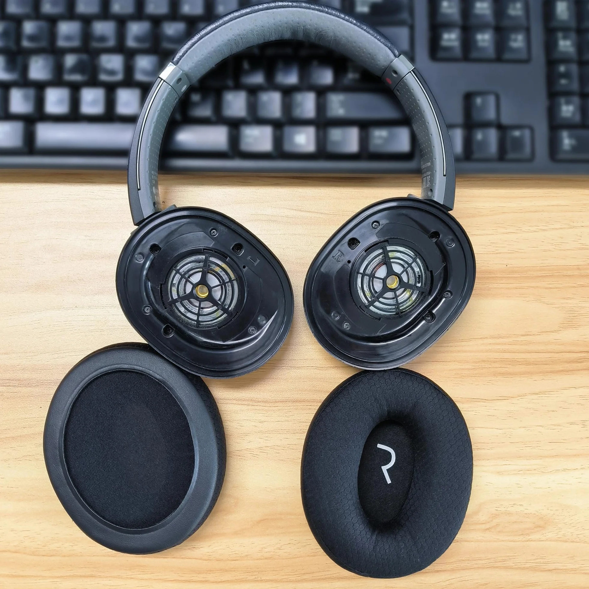 Nauszniki Kompatybilne z Sony MDR-ZX770BN, ZX780DC, WH-CH700N, WH-CH710N Słuchawki Nauszniki Wymienne Poduszki (Oddychający Materiał/Wysokiej Jakości Pianka)