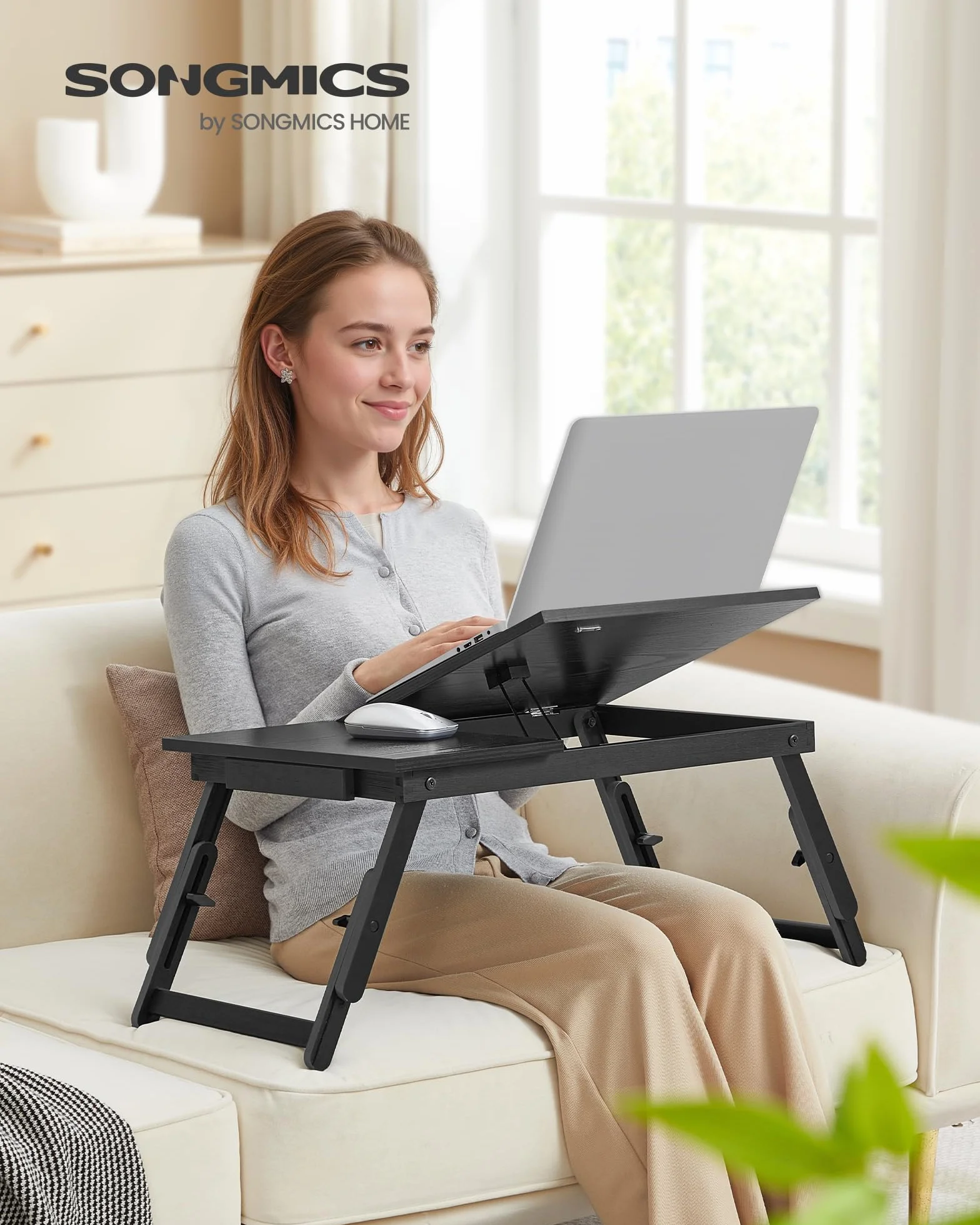 SONGMICS LLD105BE01 stolik na laptopa, łóżko z regulowanym kątem i wysokością, składany stojak na laptopa do 15,6 cala, do pracy, czytania, śniadania, bambusa, szuflady, czarny atrament