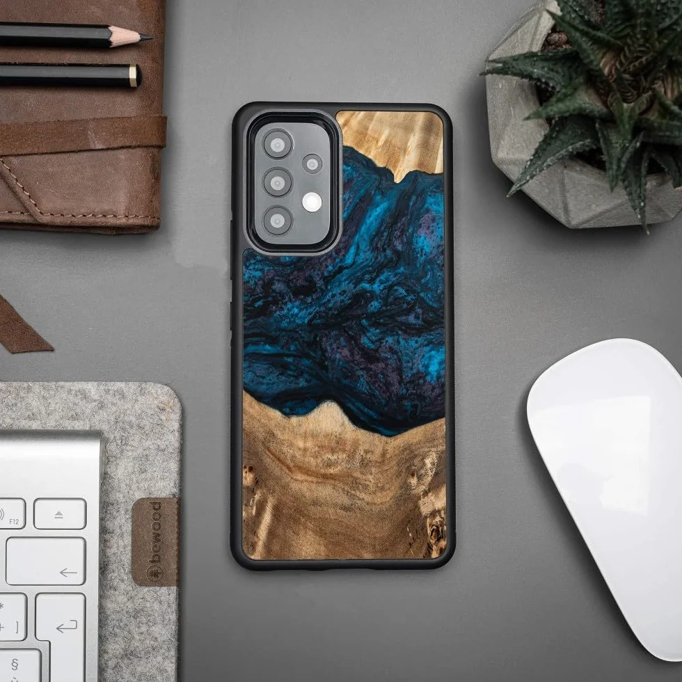 Unikalne etui kompatybilne z Samsung Galaxy A73 5G, ręcznie wykonane etui ochronne z naturalnego drewna i żywicy, wzór planety Neptuna, niebiesko-brązowe