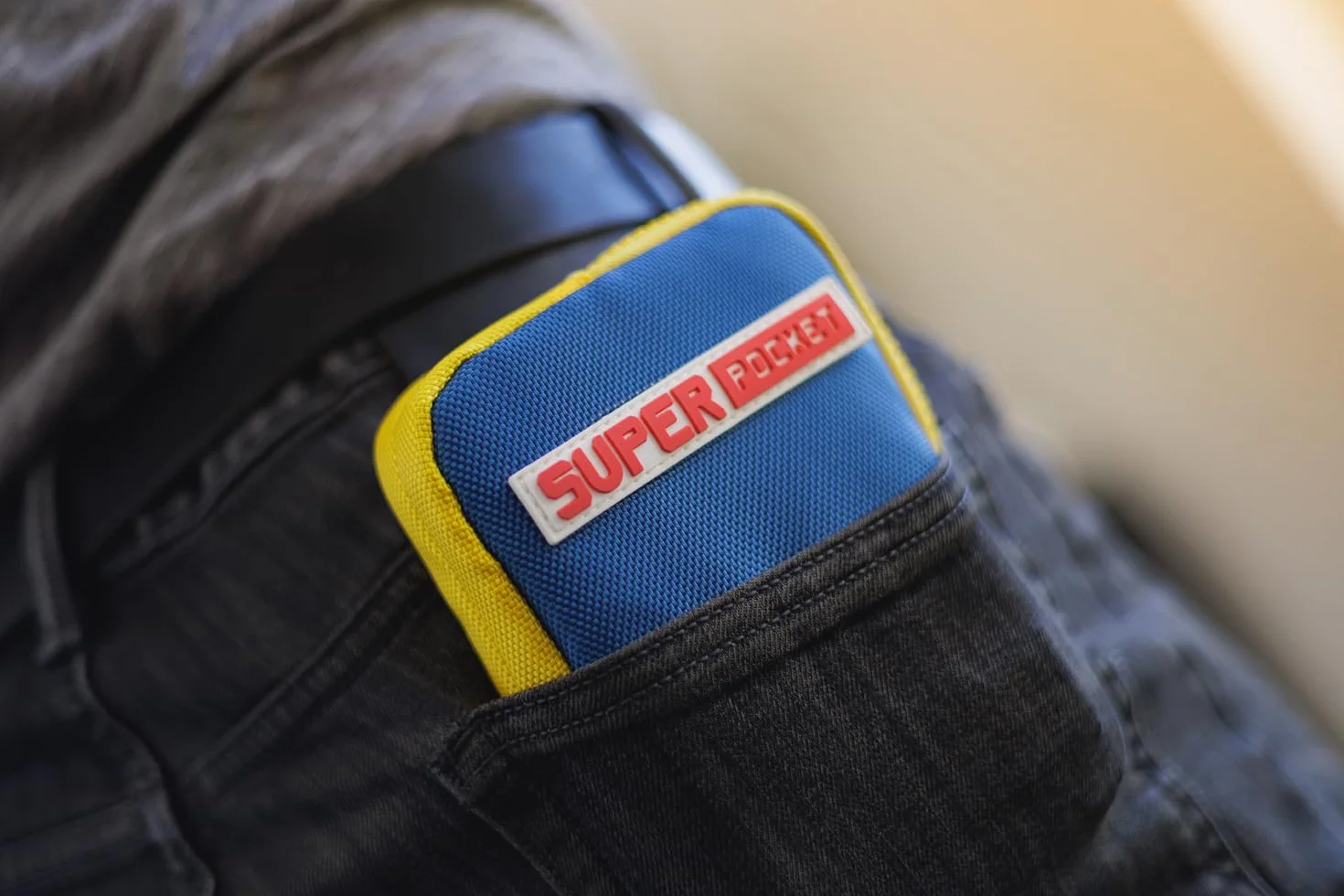 Blaze Entertainment Evercade HMT Super Pocket materiałowe etui Capcom niebieski żółty