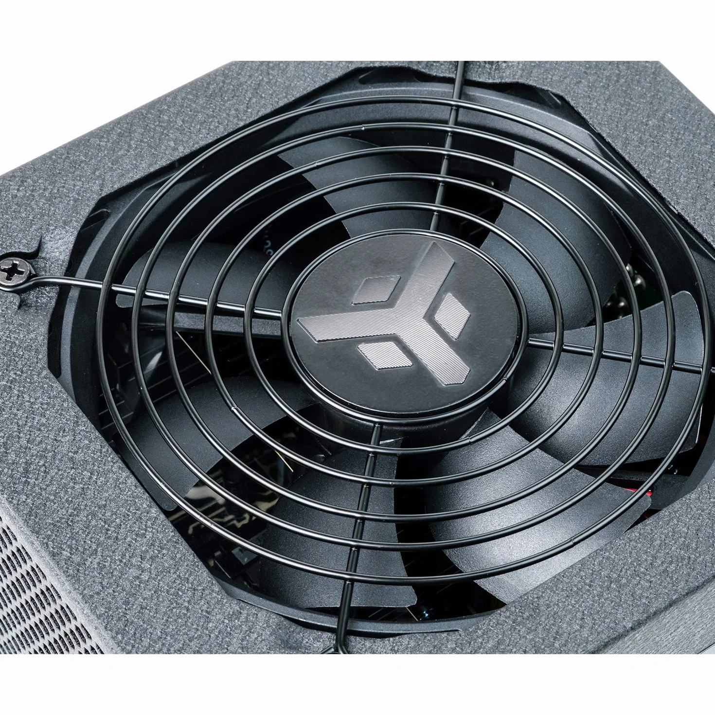 iTek ITPSEBS650 EVO – 650 W, HDB Hydraulic Dynamic Bearing 12 mm, aktywna ochrona PFC, certyfikat efektywności 80 Plus, brąz, wentylator HDB 12 cm, półmodułowa Free Plug, ITPSEBS650