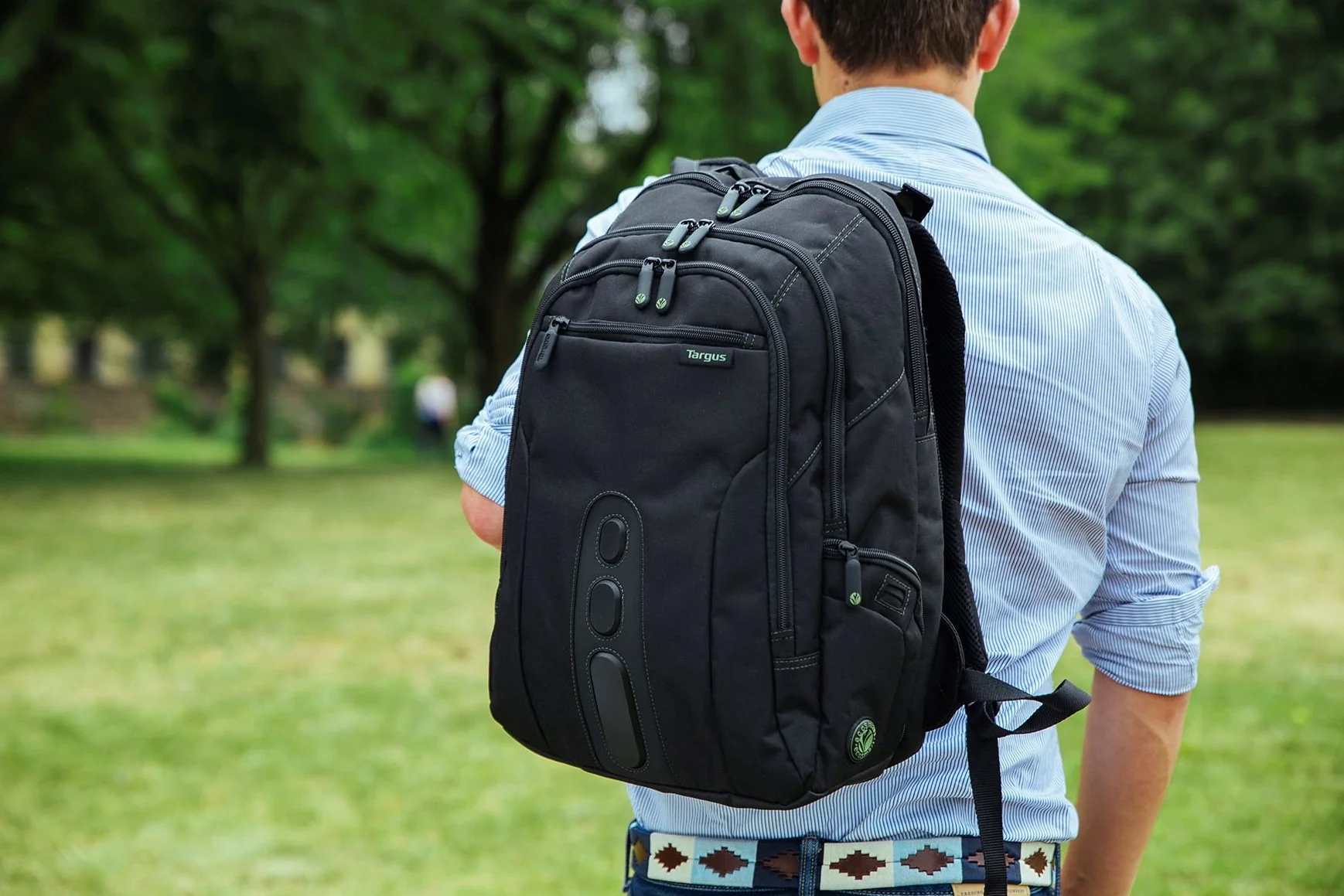 Targus Torba na laptopa, pasuje do laptopów o przekątnej do 15,6 cala i pojemności 27 l, ekologiczny plecak wykonany z butelek z recyklingu, trwały, przyjazny dla TSA - czarny