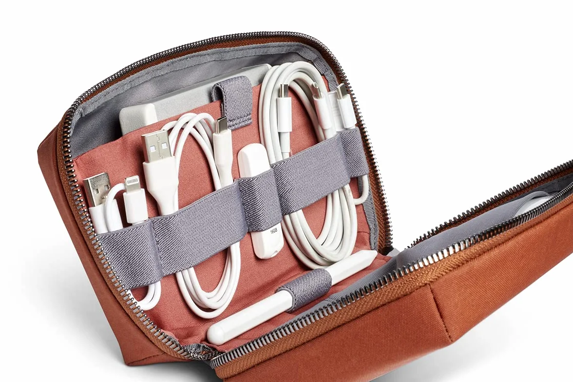 Tech Kit Bellroy, etui z zamkiem błyskawicznym do akcesoriów hi-tech (ładowarka, ładowarka do laptopa, kable, słuchawki) - brąz