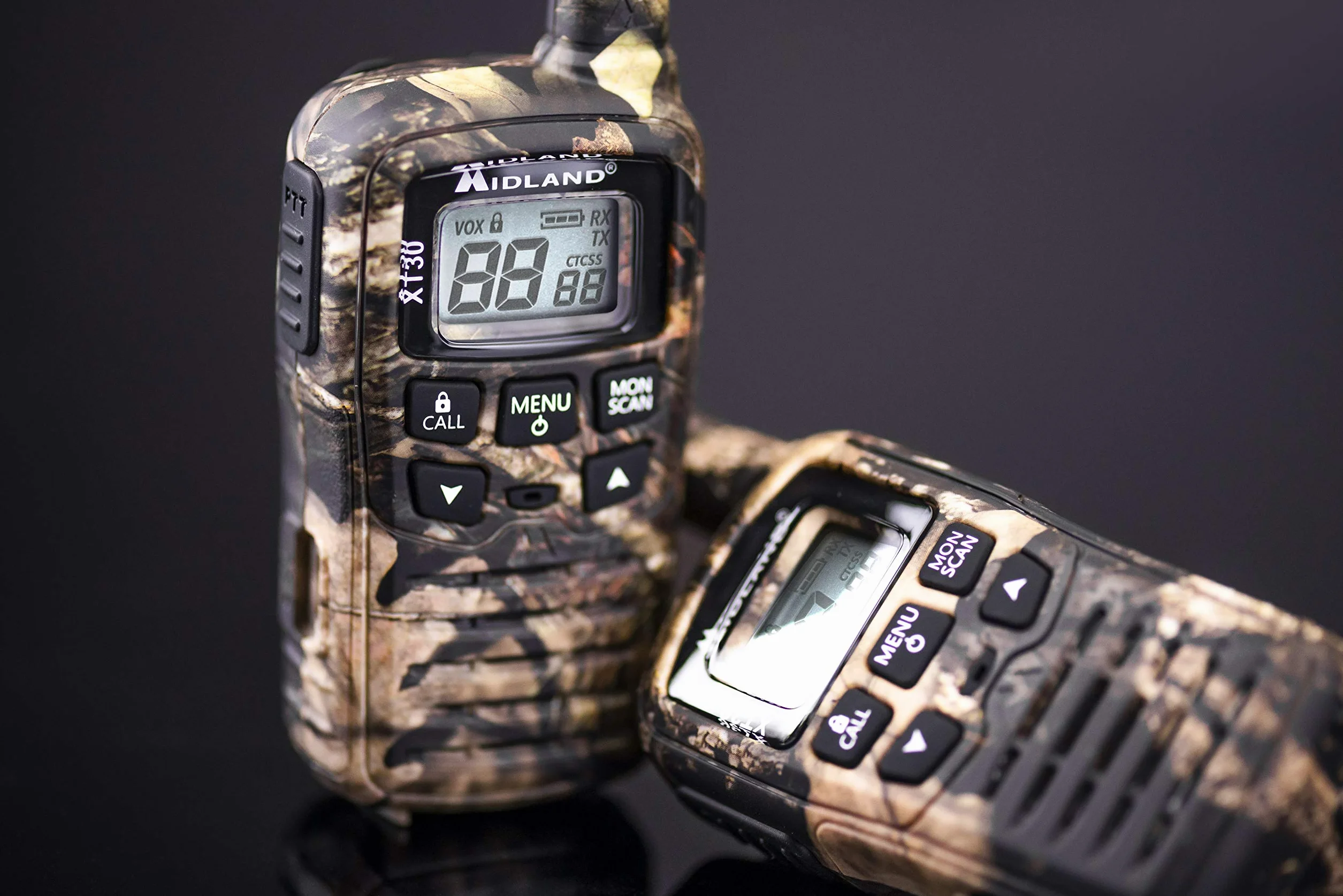 Midland XT30 Mimetic Walkie Talkies akumulator dalekiego zasięgu – dwukierunkowe radio z teksturą mimetyczną – licencja PMR 446, 16 kanałów, zasięg 6 km, 38 dźwięków CTCSS, funkcja VOX, kabel USB