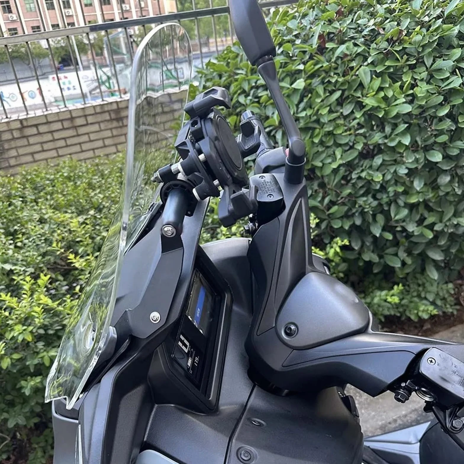 Akcesoria motocyklowe Uchwyt na telefon, wspornik nawigacji GPS, pasuje do YAMAHA XMAX 300 250 125 2025 Uchwyt do nawigacji GPS uchwyt