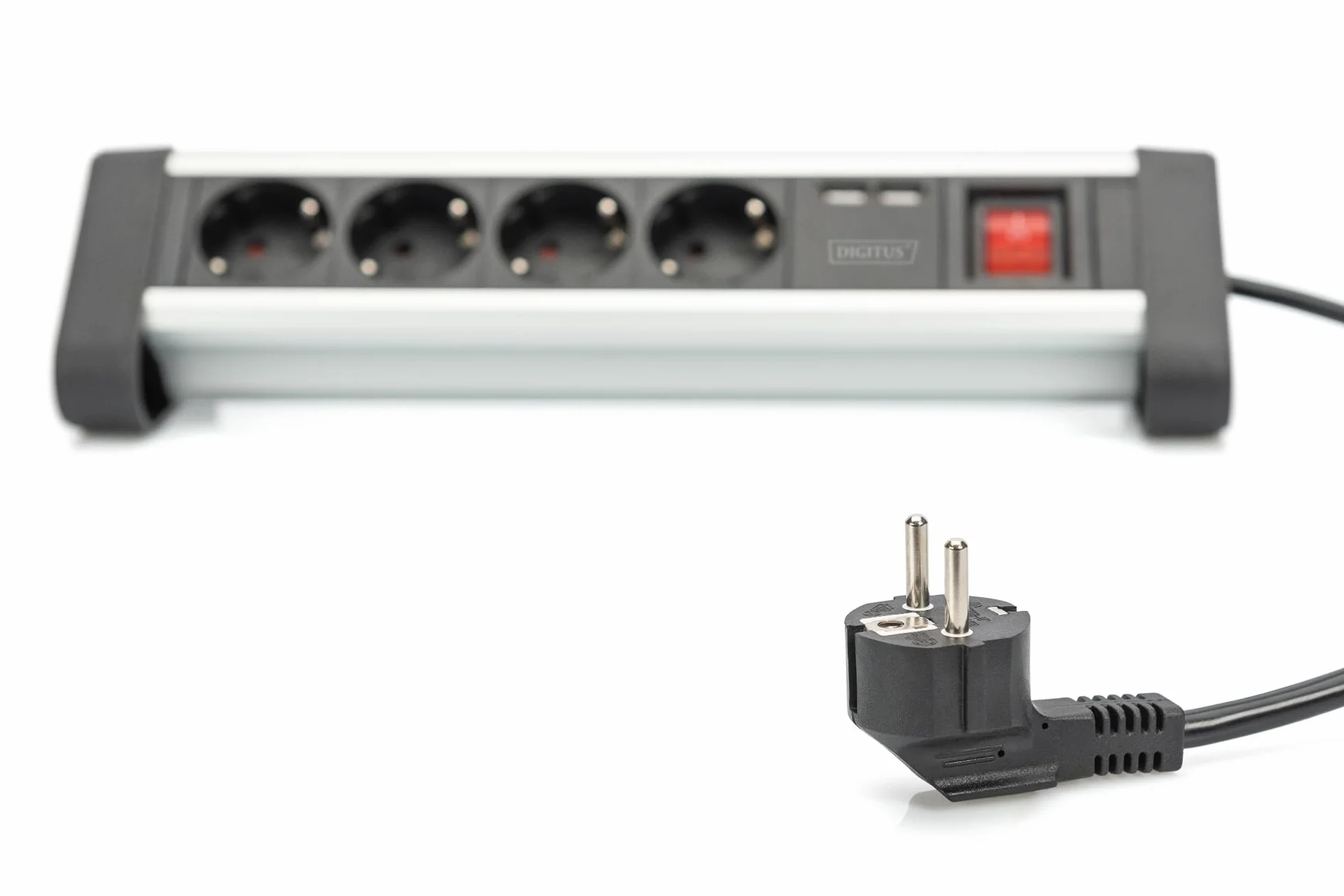 DIGITUS DA-70614 - Gniazdo wielokrotne z USB - 3 sztuki - 2x port USB (USB-A) - 4x gniazdo ze stykiem uziemiającym - Z przełącznikiem - Ładowarka USB - Do montażu na biurku i ścianie