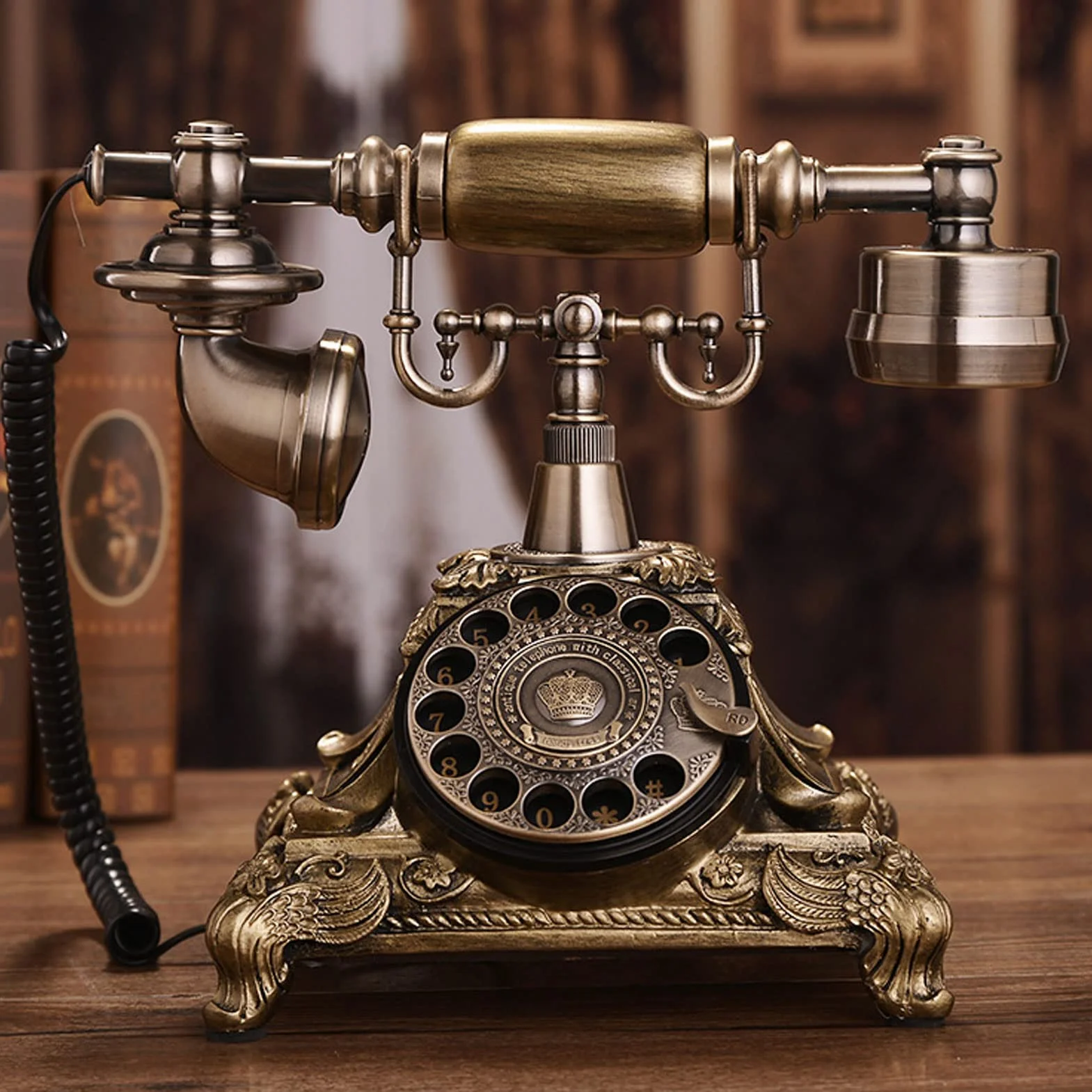Retro telefon z obrotową tarczą z mechanicznym dzwonkiem, staromodny europejski przewodowy do domu, hotelu, biura, domu, dekoracja