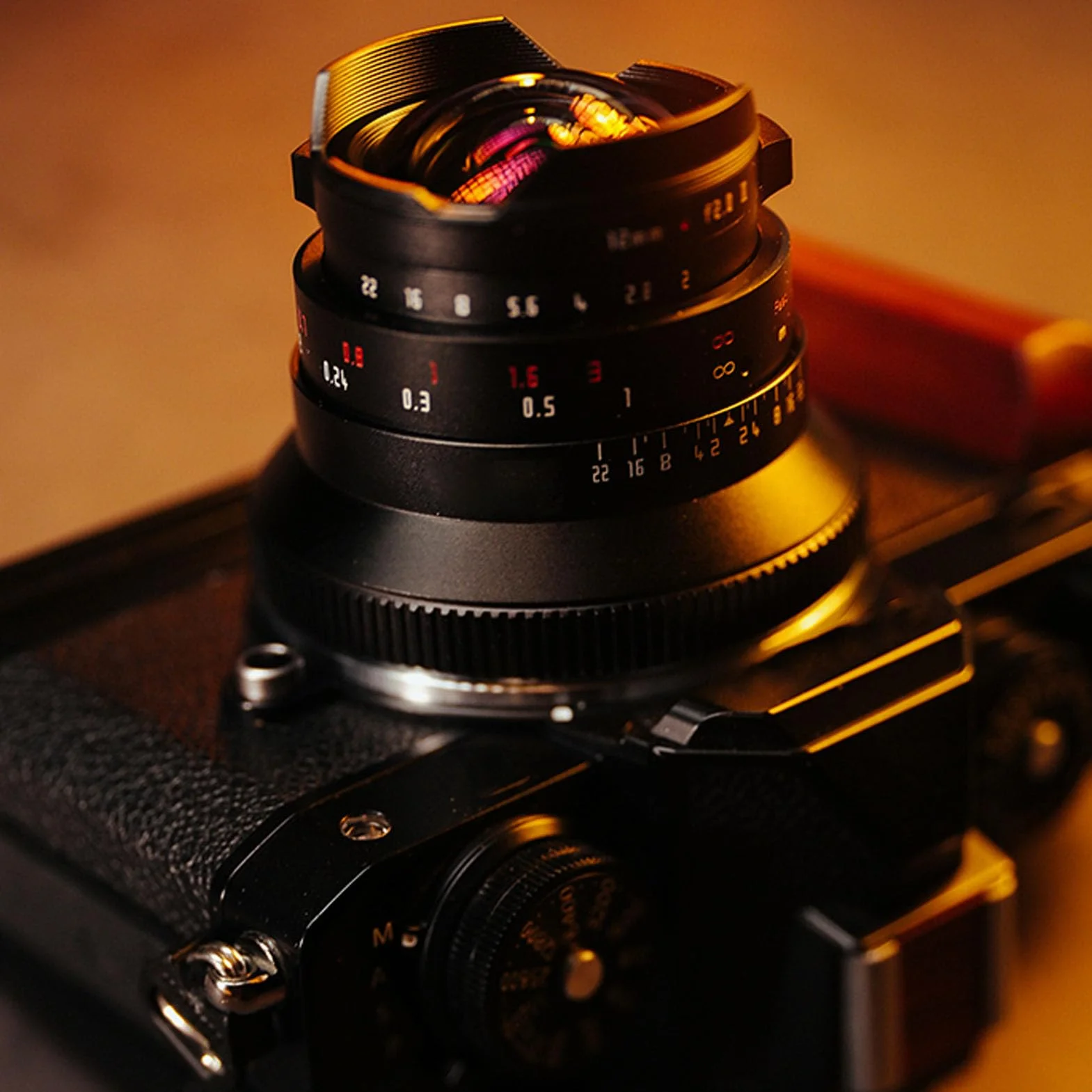 Obiektyw Stały o Dużej Przysłonie 12 Mm F2.0 z Ręcznym Ustawianiem Ostrości, Stały Obiektyw z Ręcznym Ustawianiem Ostrości i 10-listkową przysłoną do Kamer z Mocowaniem M4/3 GF8 (Czarny)