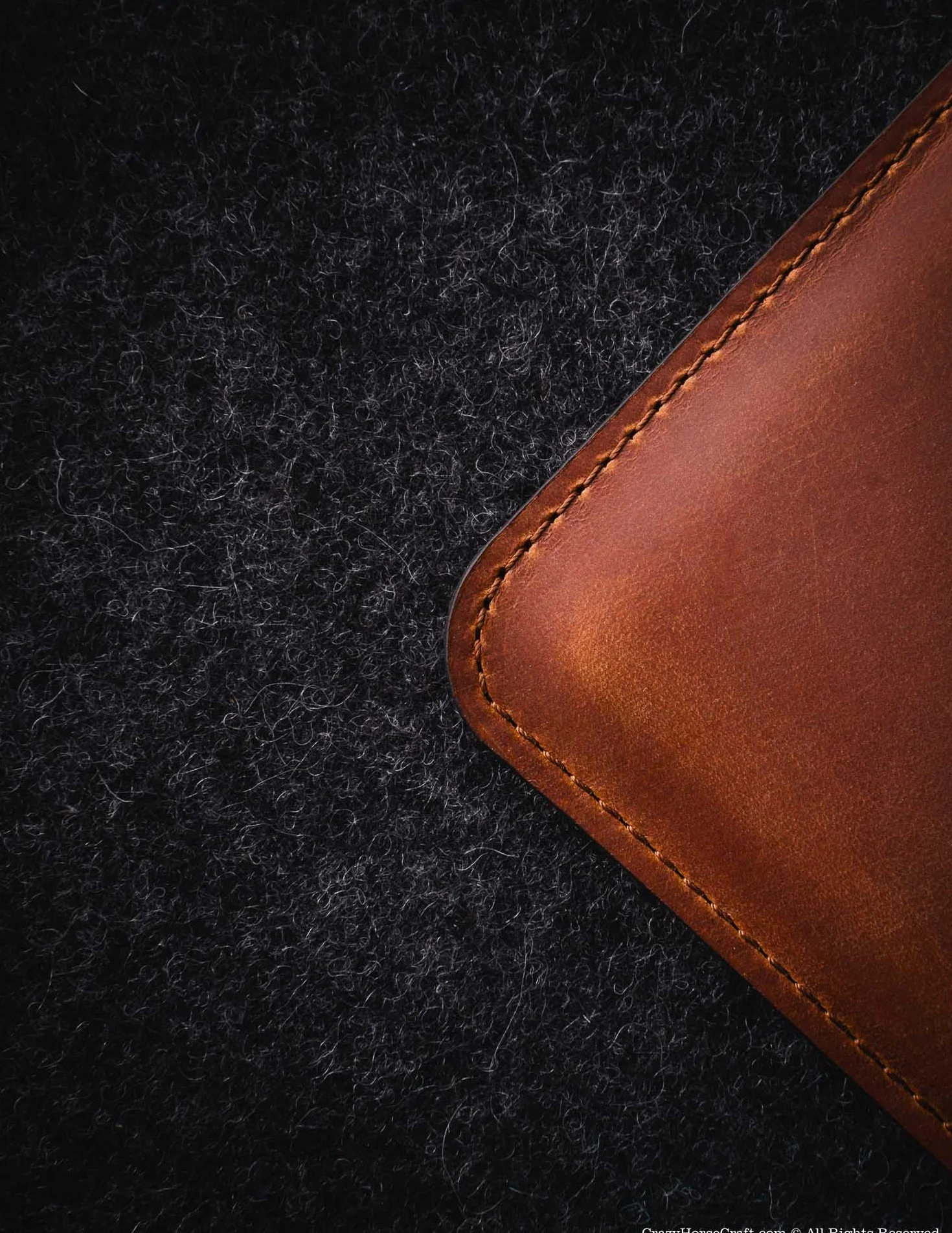 Crazy Horse Craft Skórzane Etui na Kindle Paperwhite 12 Generacji, 7 Cali | Ręcznie robiony pokrowiec z włoskiej skóry garbowanej roślinnie, chroni czytnik w podróży, nabiera szlachetnej patyny
