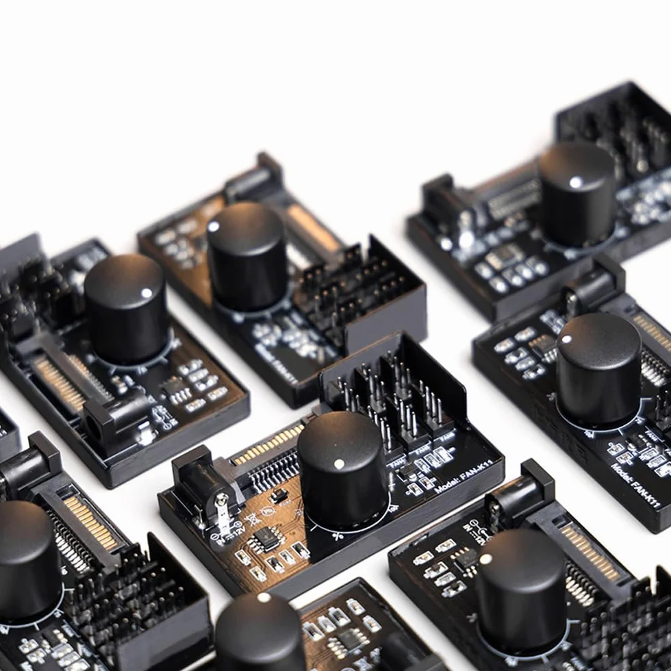Sarini Regulator prędkości wentylatora 12 V PWM 4-stykowy Hub SATA
