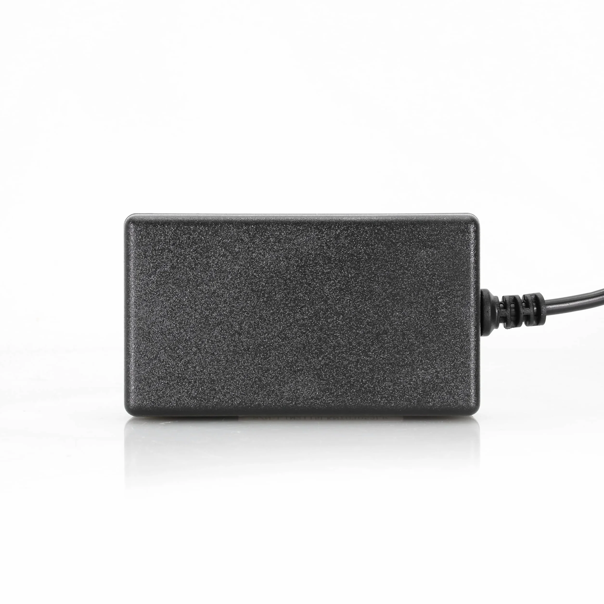 LEICKE Zasilacz 5 V 3 A | ładowarka 15 W do zewnętrznych napędów DVD/Blu Ray – dyski twarde | akumulator, stacje ładujące, urządzenia inteligentne – do różnorodnych zastosowań