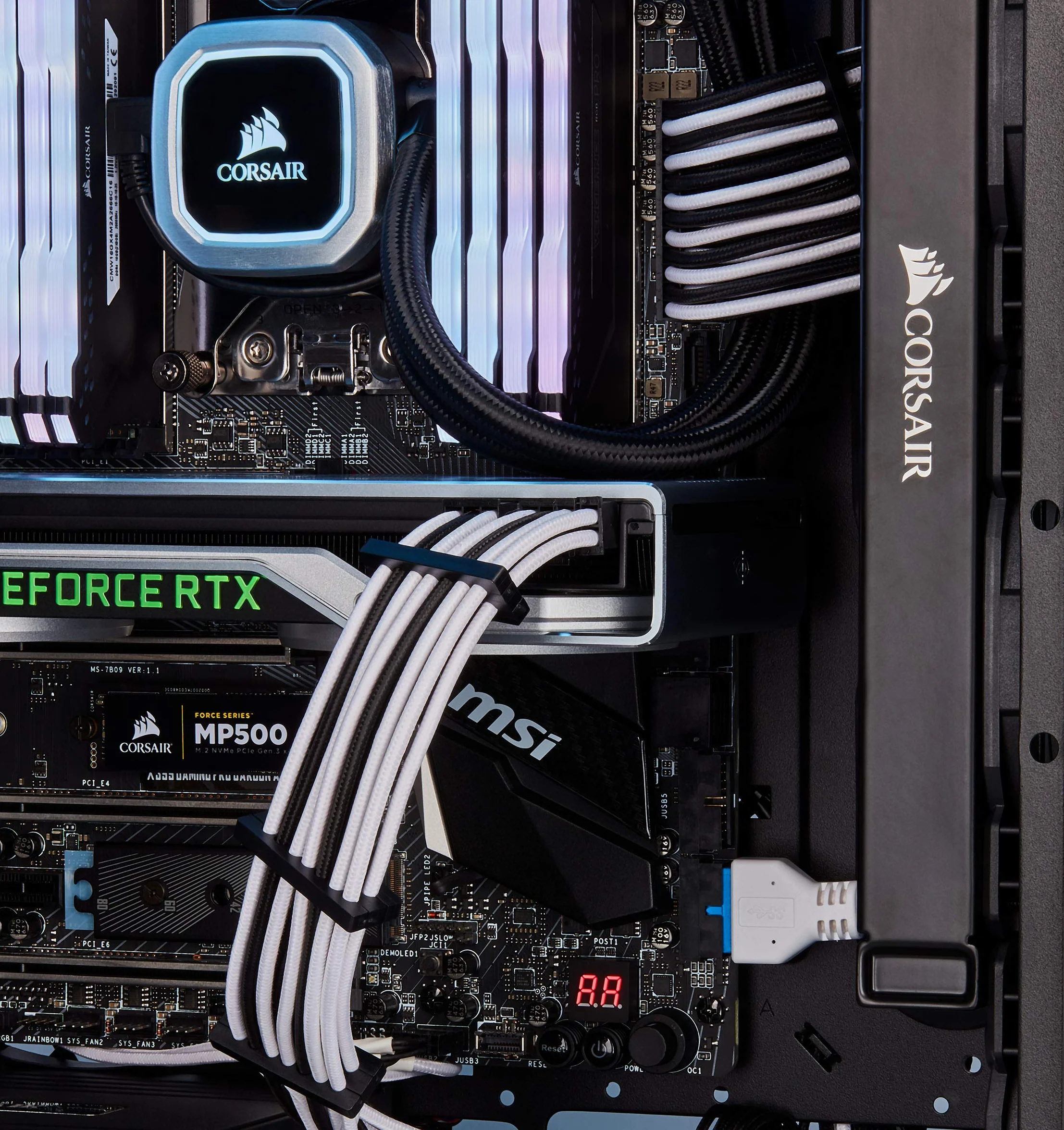 Corsair Kabel SATA z rękawem premium - SATA 6 Gb/s 30 cm, złącze 90°, niebieski