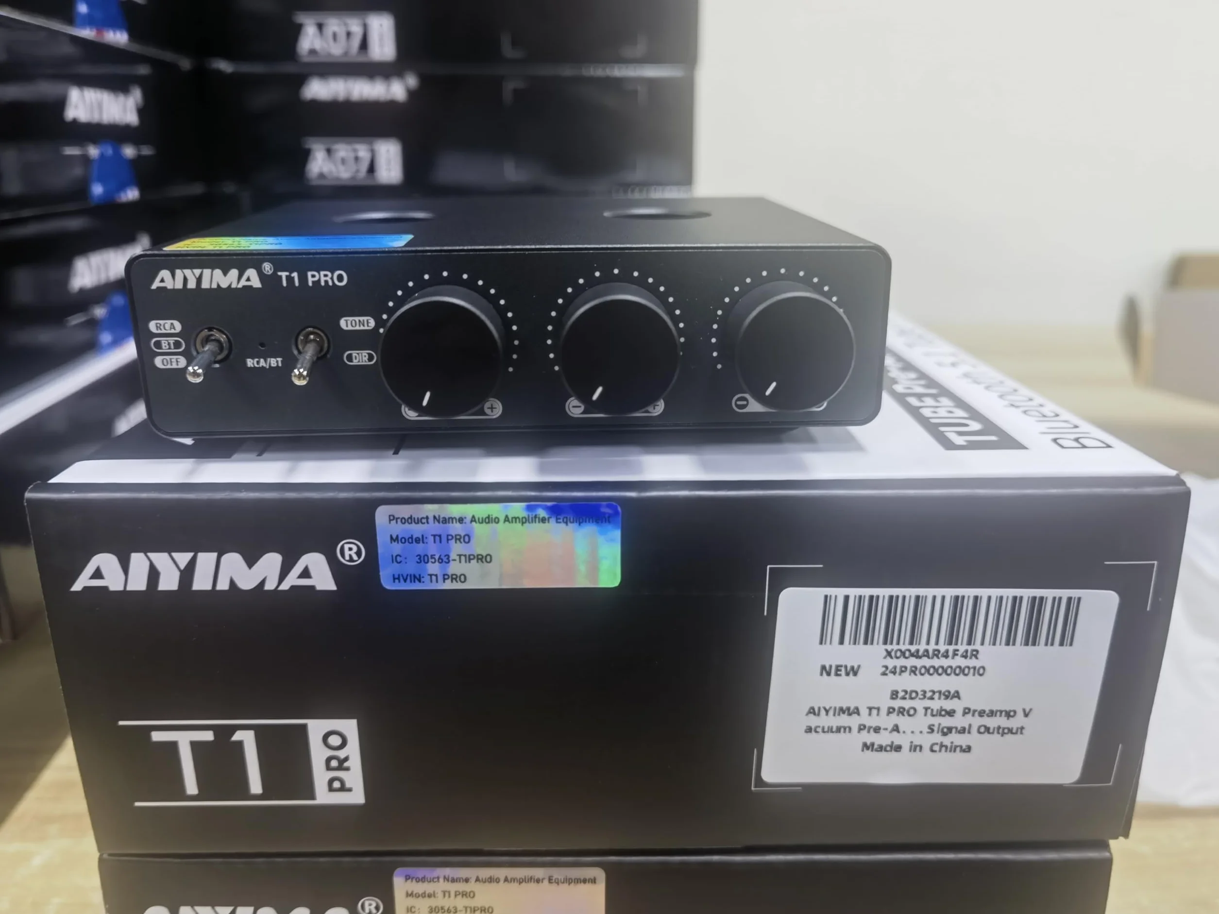 AIYIMA T1PRO przedwzmacniacz lampowy domowy przedwzmacniacz audio mini próżniowy przedwzmacniacz odbiornik Bluetooth 5.1 QCC3040 APTX-HD z kontrolami tonów wysokich tonów i wyjściem wyzwalającym 12 V