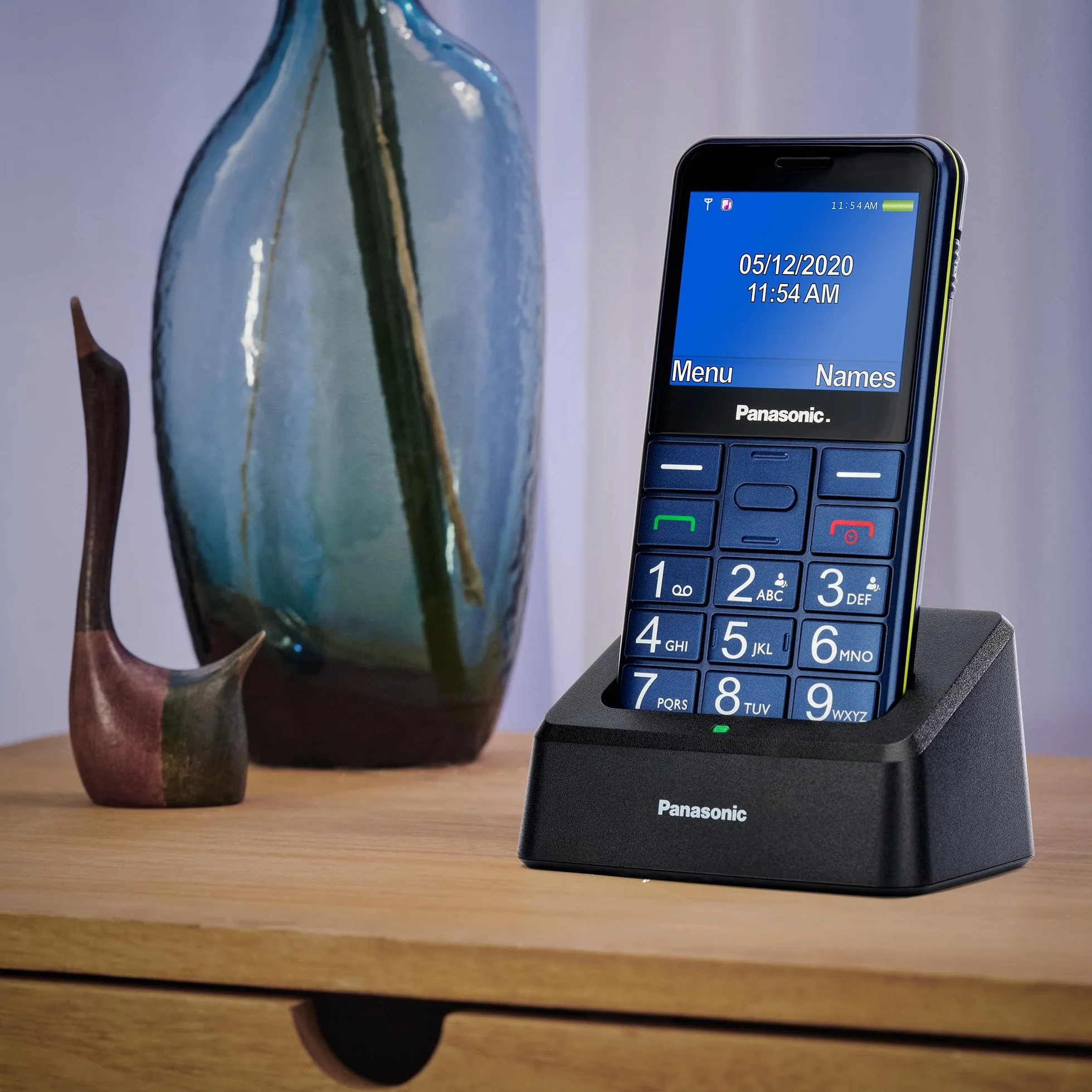 Panasonic KX-TU155 telefon komórkowy dla seniora (połączenia priorytetowe, czytelny ekran 2.4", podświetlane przyciski, jasna latarka LED), niebieski