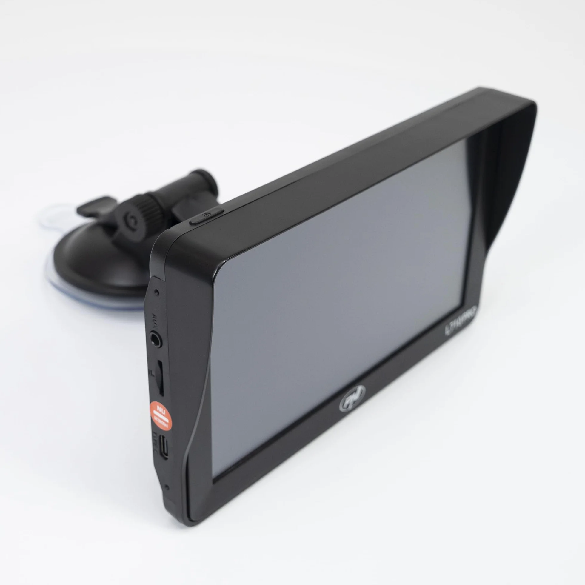 System nawigacji GPS PNI L710 PRO z osłoną przeciwsłoneczną, 7 cali, 800 MHz, 256 MB DDR, 16 GB pamięci wewnętrznej, nadajnik FM, w zestawie dwa zasilacze samochodowe