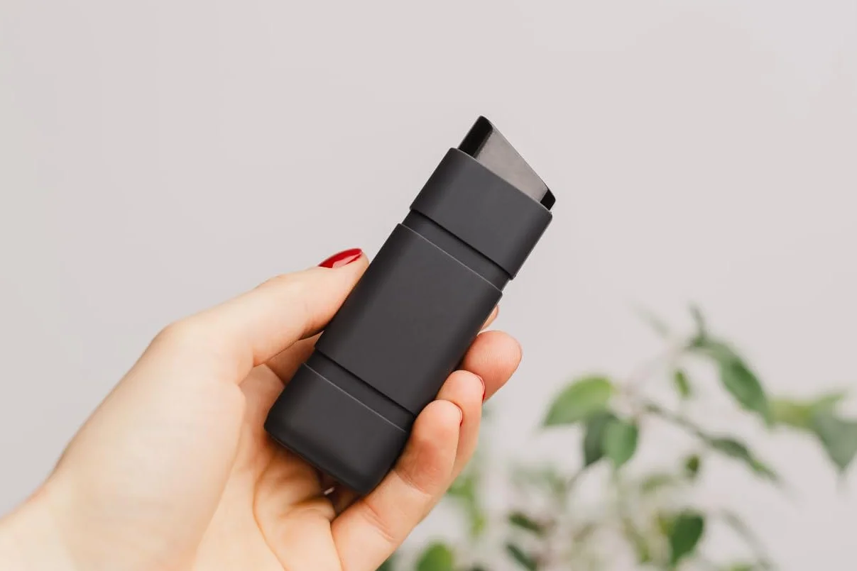 Lokalizator GPS PLUS notiOne® z Alarmem antykradzieżowym | Bez subskrypcji, bez abonamentu | Funkcje E-TOLL | Mini tracker GPS samochodu dla motocykla, roweru | Wyprodukowano w Europie