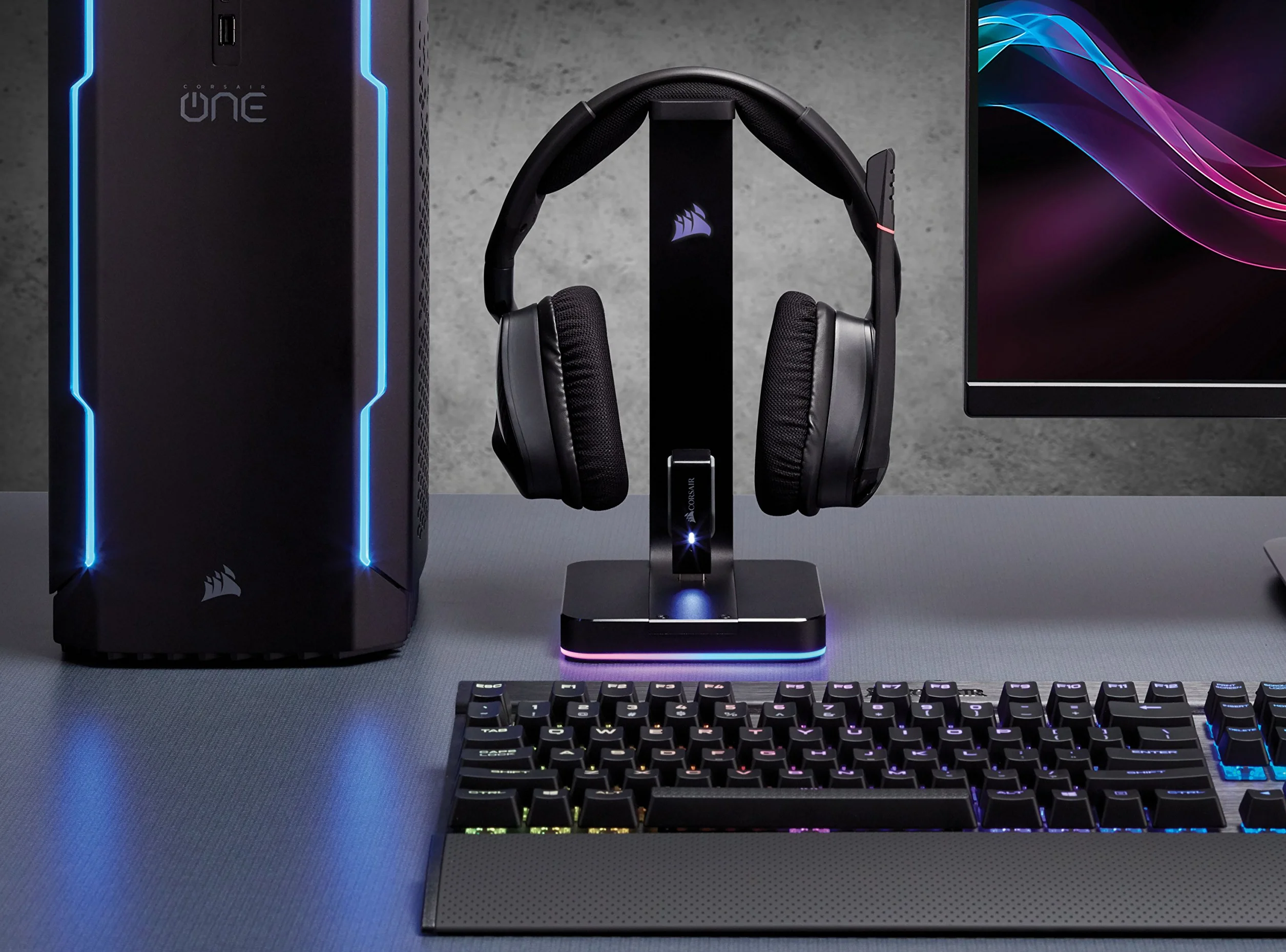 Corsair CA-9011167-EU, Premium Stojak na Słuchawki z Aluminium 2 x USB 3.1, Czarny
