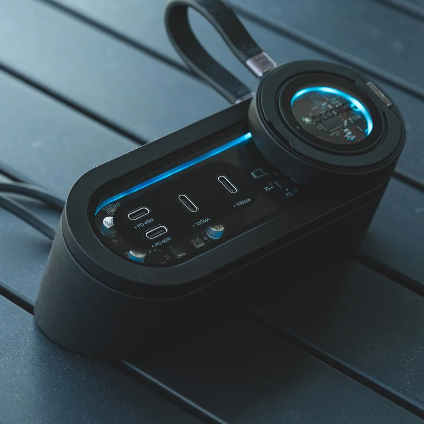 DK-STATION2 Magnetyczny koncentrator obudowy SSD ze stojakiem na telefon DK-DISK2 obudową SSD i DK-HUB2, USB-C 3.2 Gen2 10 Gb/s, podwójne szybkie ładowanie 45 W, RGB LED (czarny)