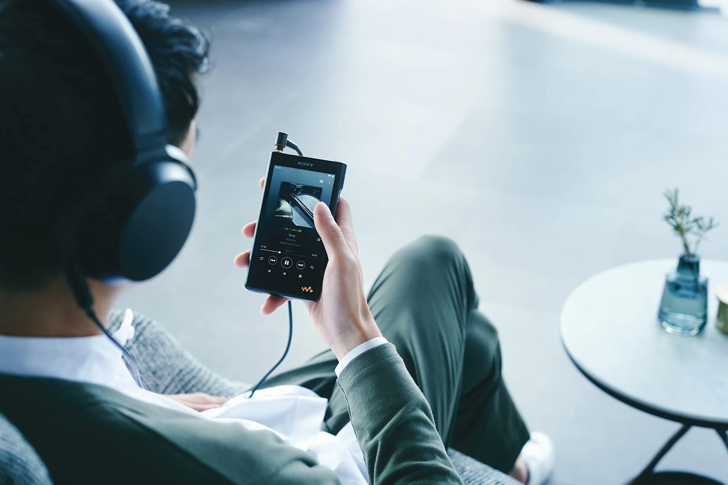 Sony NW-WM1AM2 cyfrowy odtwarzacz muzyki Walkman o wysokiej rozdzielczości z systemem Android 11, ekranem dotykowym, Bluetooth i Wi-Fi, czarny