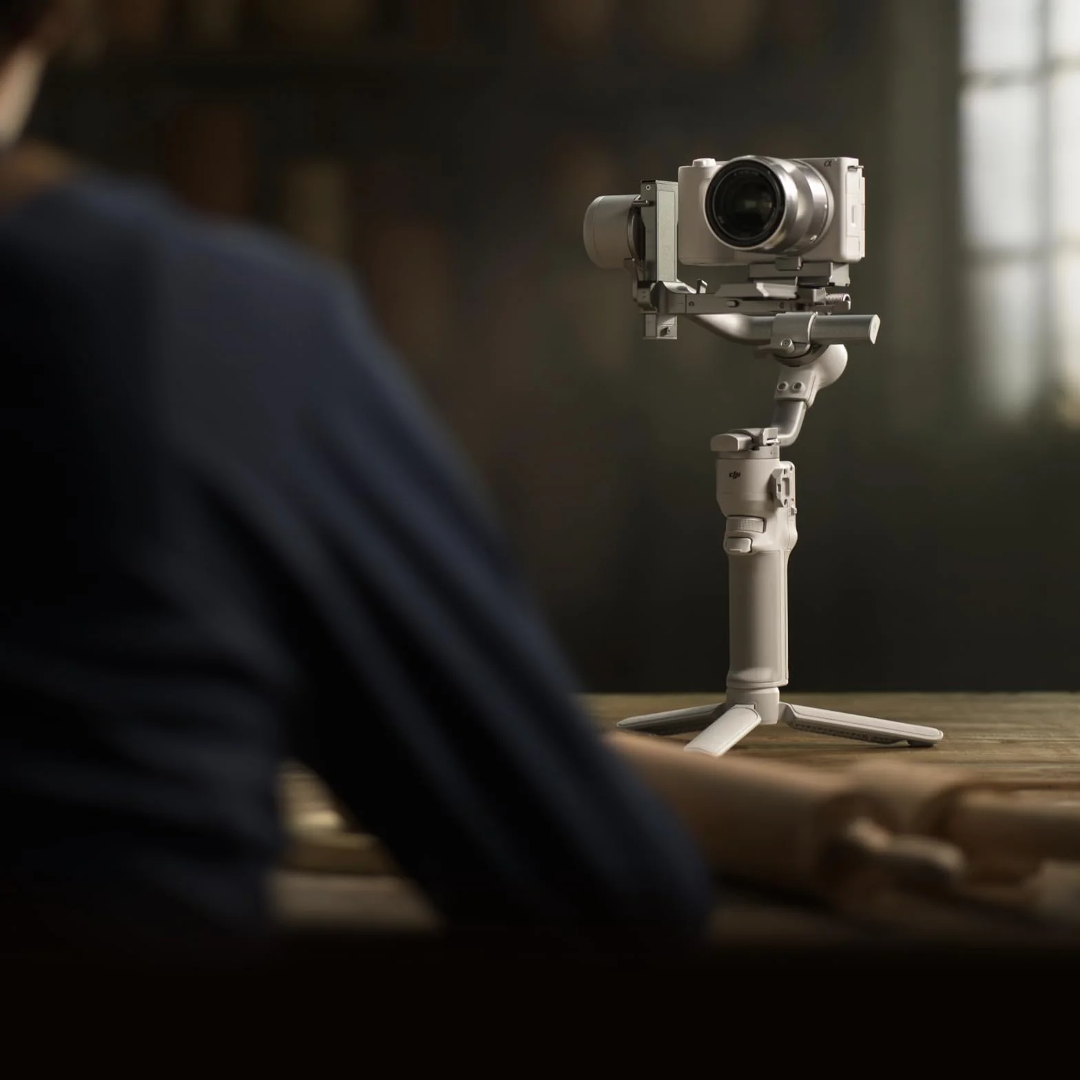 DJI RS 4 Mini, stabilizator gimbala do aparatu, Canon/Sony/Nikon/Fujifilm | wbudowane pionowe nagrywanie 3. generacji, automatyczne blokady osi 2. generacji, Ulepszone wyważanie Teflon