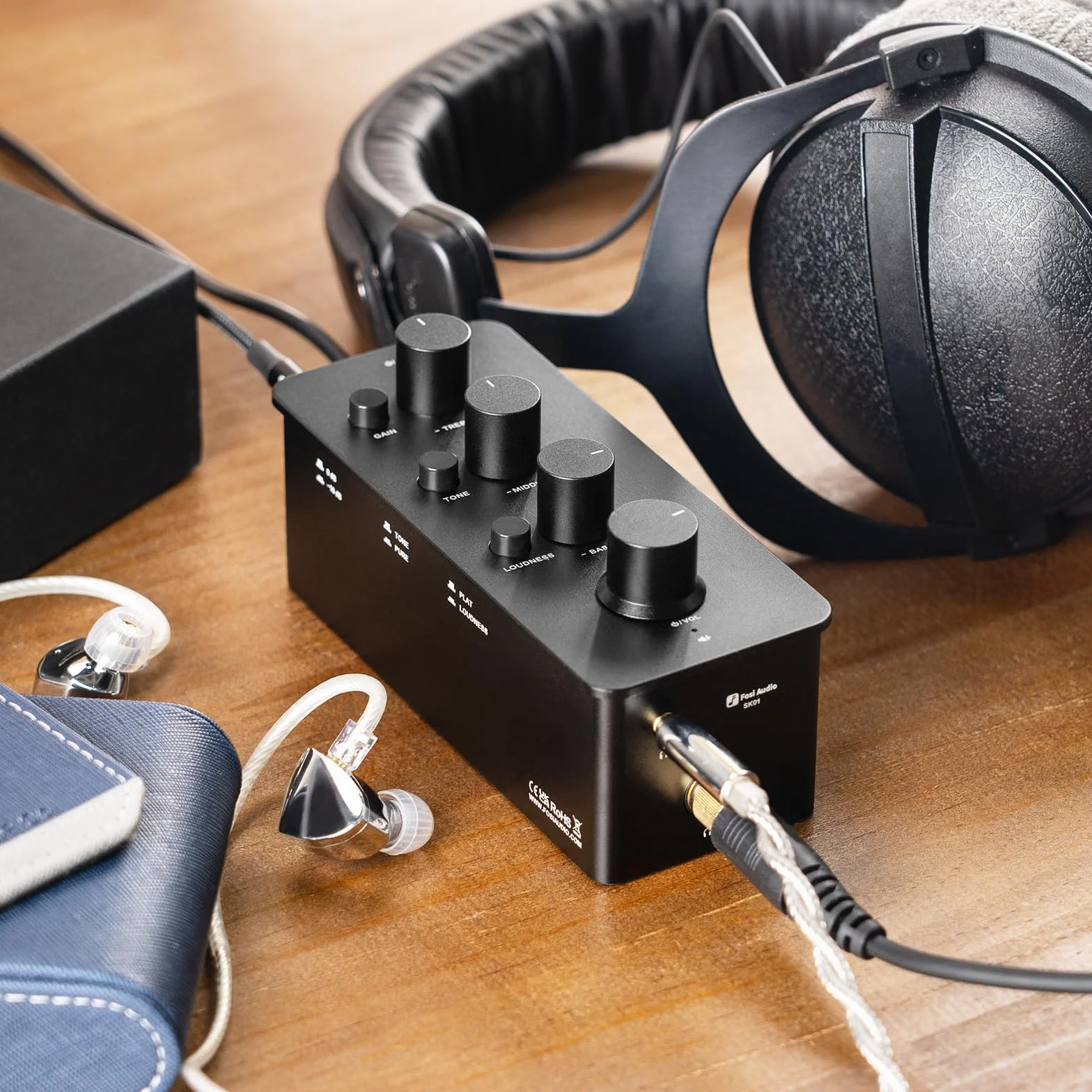 Fosi Audio SK01 Wzmacniacz Słuchawkowy z Korektorem Preamp z Regulacją Tonów Niskich średnich i wysokich oraz kompensacją głośności Analogowy Amp Klasy A do gitary elektrycznej z gniazdami 3,5/6,35mm