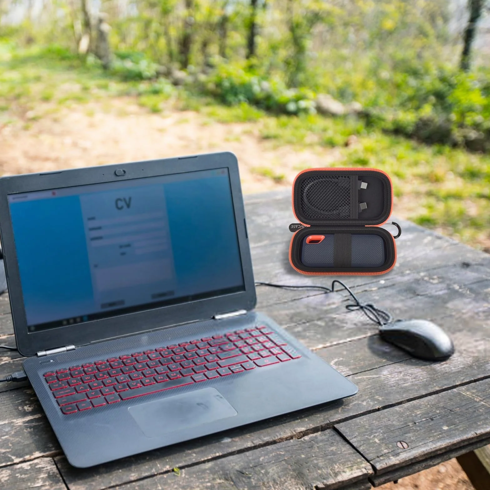 Twarde etui kompatybilne z SanDisk 500 GB/ 1 TB / 2 TB / 4 TB Extreme Portable SSD - do 1050 MB/s - USB-C, USB 3.2 Gen 2 - zewnętrzny dysk półprzewodnikowy. Uchwyt podróżny na kable USB - niebieski