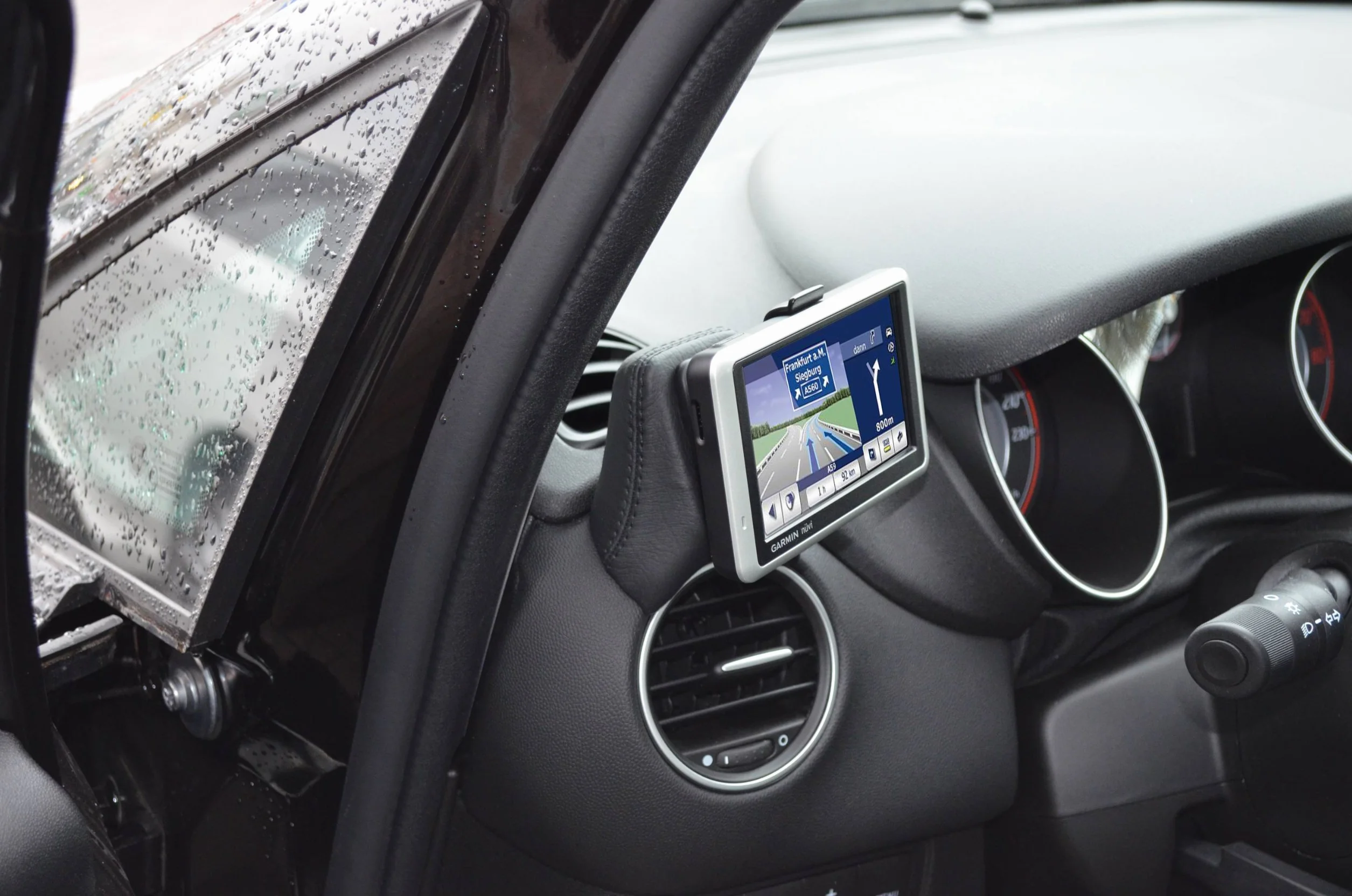 KUDA Uchwyt na telefon komórkowy pasujący do FIAT Punto Evo 11/2009 & Punto od 2012 - konsola telefoniczna do smartfonów, telefonów komórkowych, nawigacji i innych - konsola ze sztucznej skóry,
