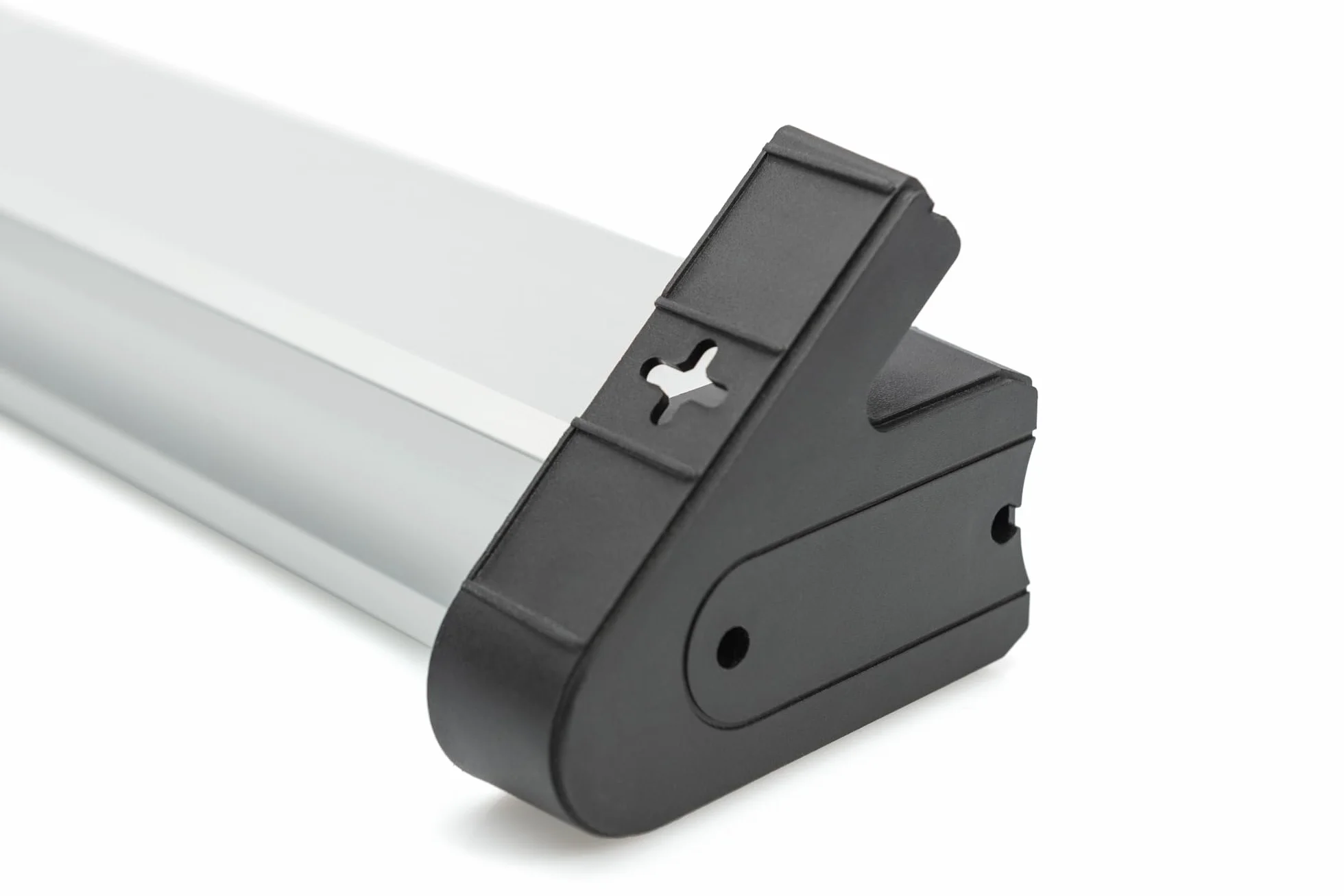 DIGITUS DA-70614 - Gniazdo wielokrotne z USB - 3 sztuki - 2x port USB (USB-A) - 4x gniazdo ze stykiem uziemiającym - Z przełącznikiem - Ładowarka USB - Do montażu na biurku i ścianie