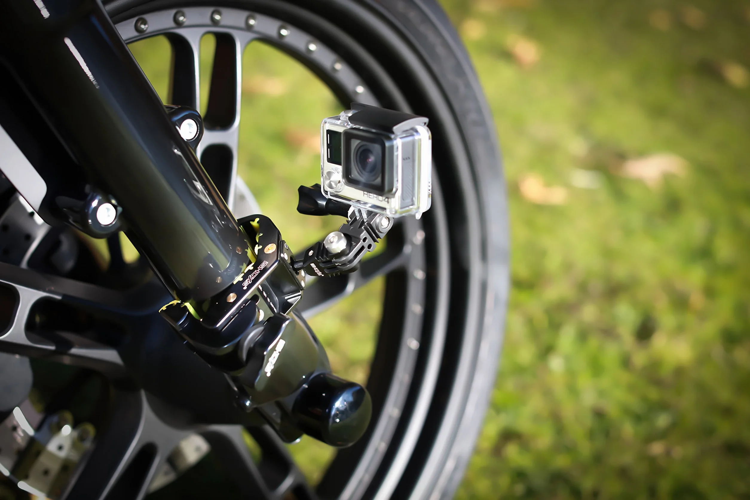 Shark – Solidny uchwyt do GoPro i kamer akcji | Dla profili Ø 28-65 mm (okrągłych lub płaskich) | Aluminium CNC, mocne trzymanie | Idealny do motocykli, MTB, rowerów, outdooru i przygód