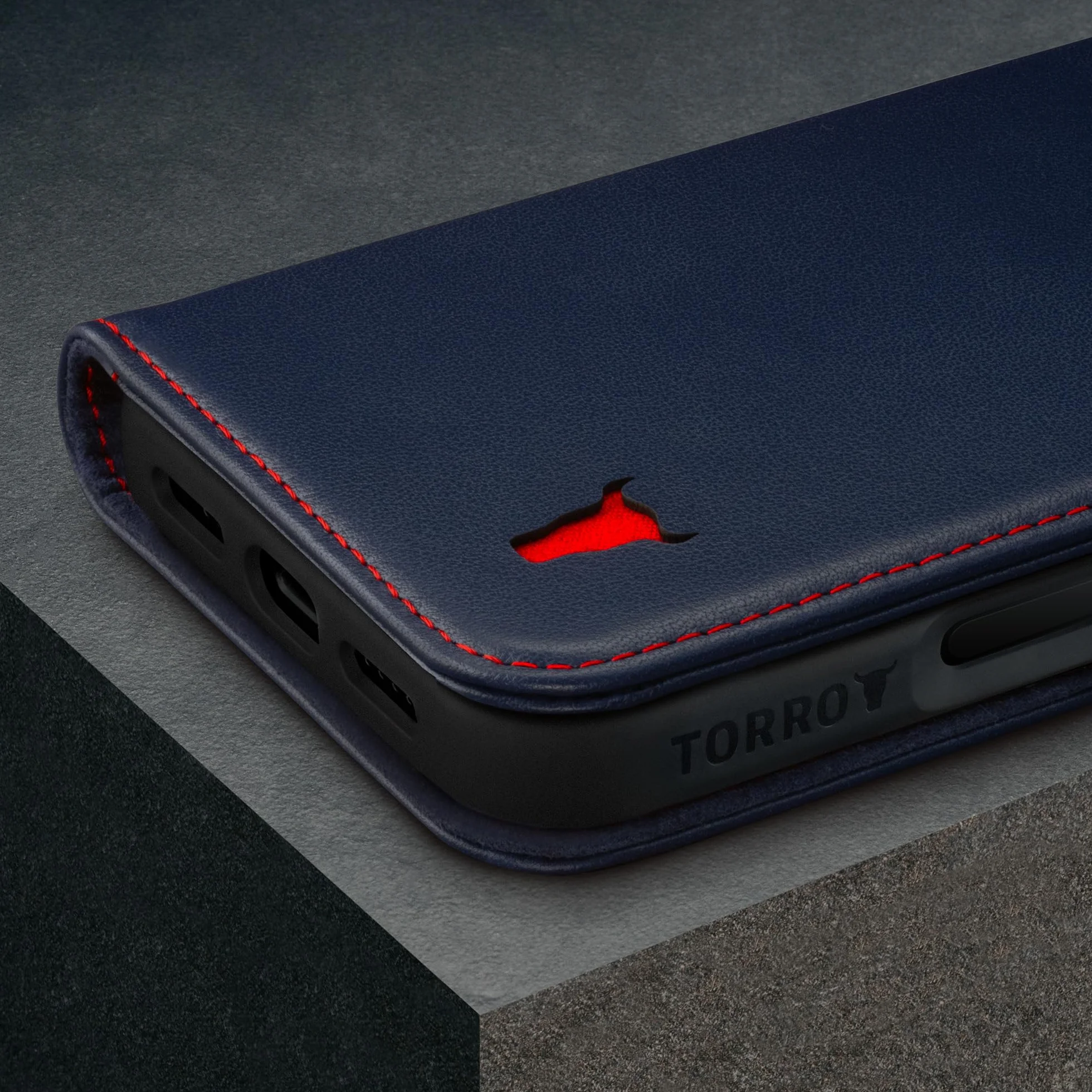 TORRO Skórzane Etui do iPhone 16 – Wysokiej Jakości Skórzane Etui-Portfel z Poziomym Stojakiem i Przegródkami na Karty (Kompatybilne z Oficjalnymi ładowarkami MagSafe) - Ciemnoniebieski
