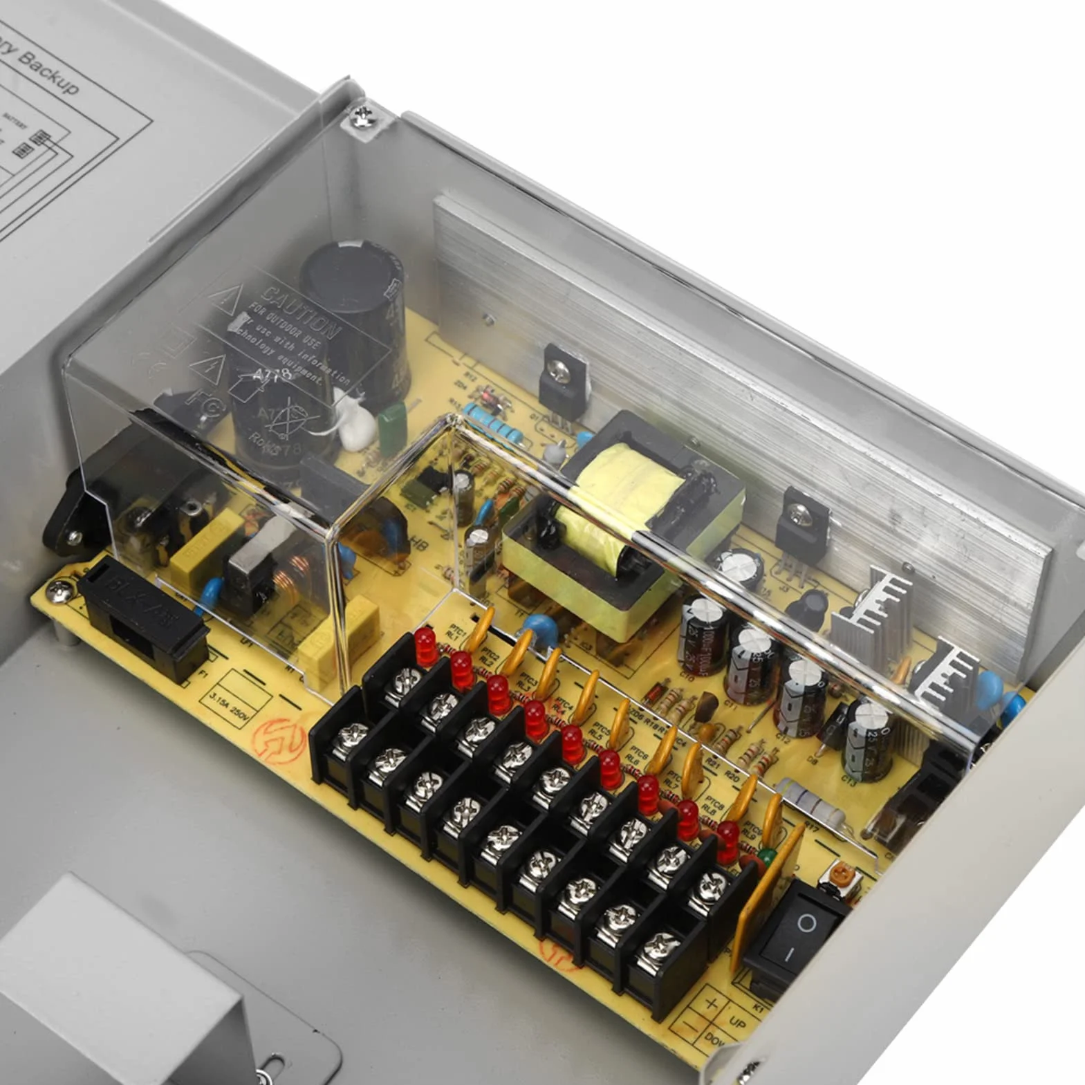 Do systemów kontroli dostępu: Zasilacz kontroli dostępu z montażem pionowym, wyjściem o stałym napięciu 12 V 10 A, funkcją UPS, modulacją szerokości impulsu PWM i możliwością