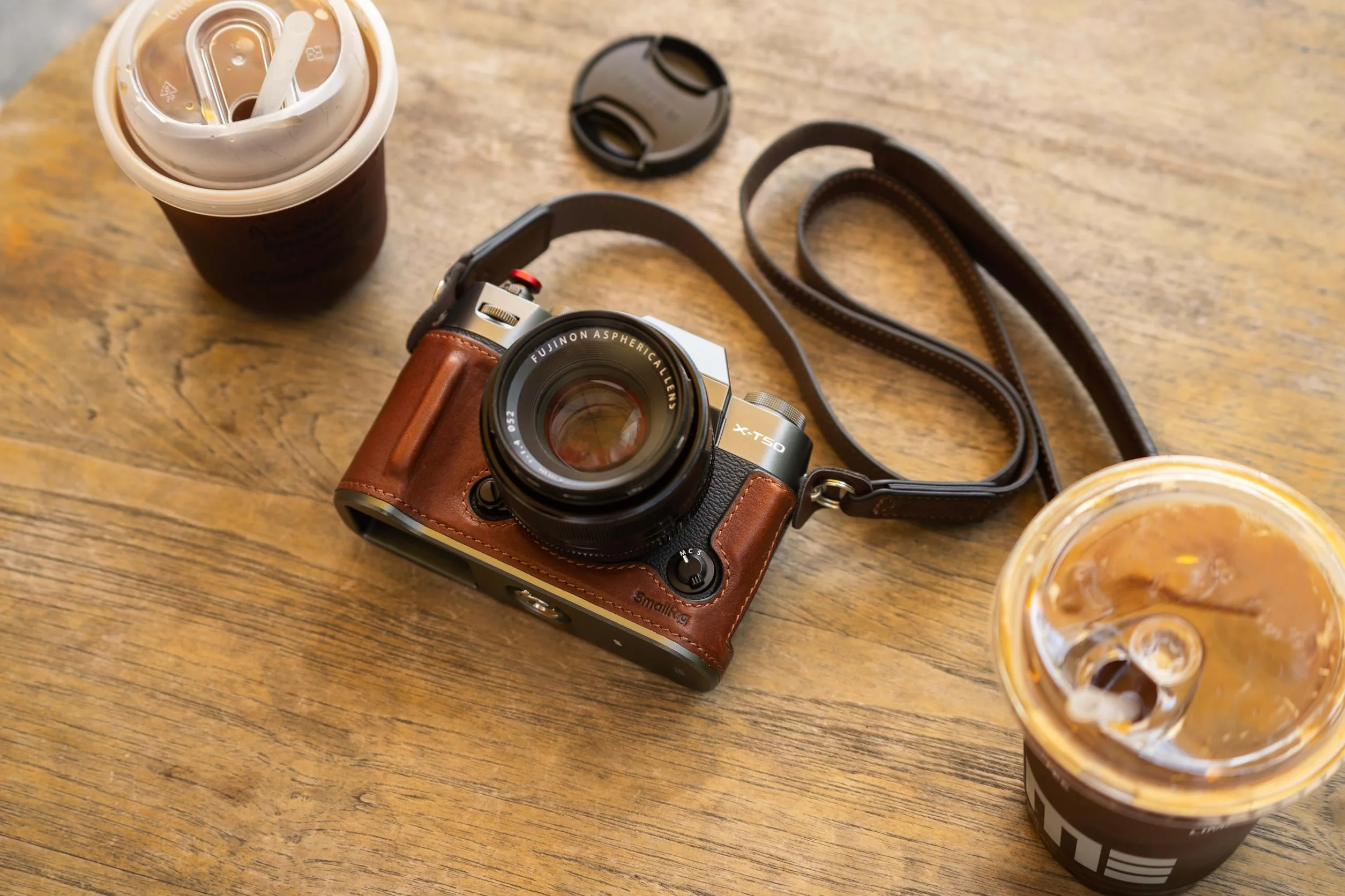 SMALLRIG X-T50 Half Leather Case Kit with Shoulder Strap, Skórzany Futerał na Aparat Fotograficzny w Stylu retro z Aluminiową Ramą dla FUJIFILM X-T50, (Brązowy) - 4710