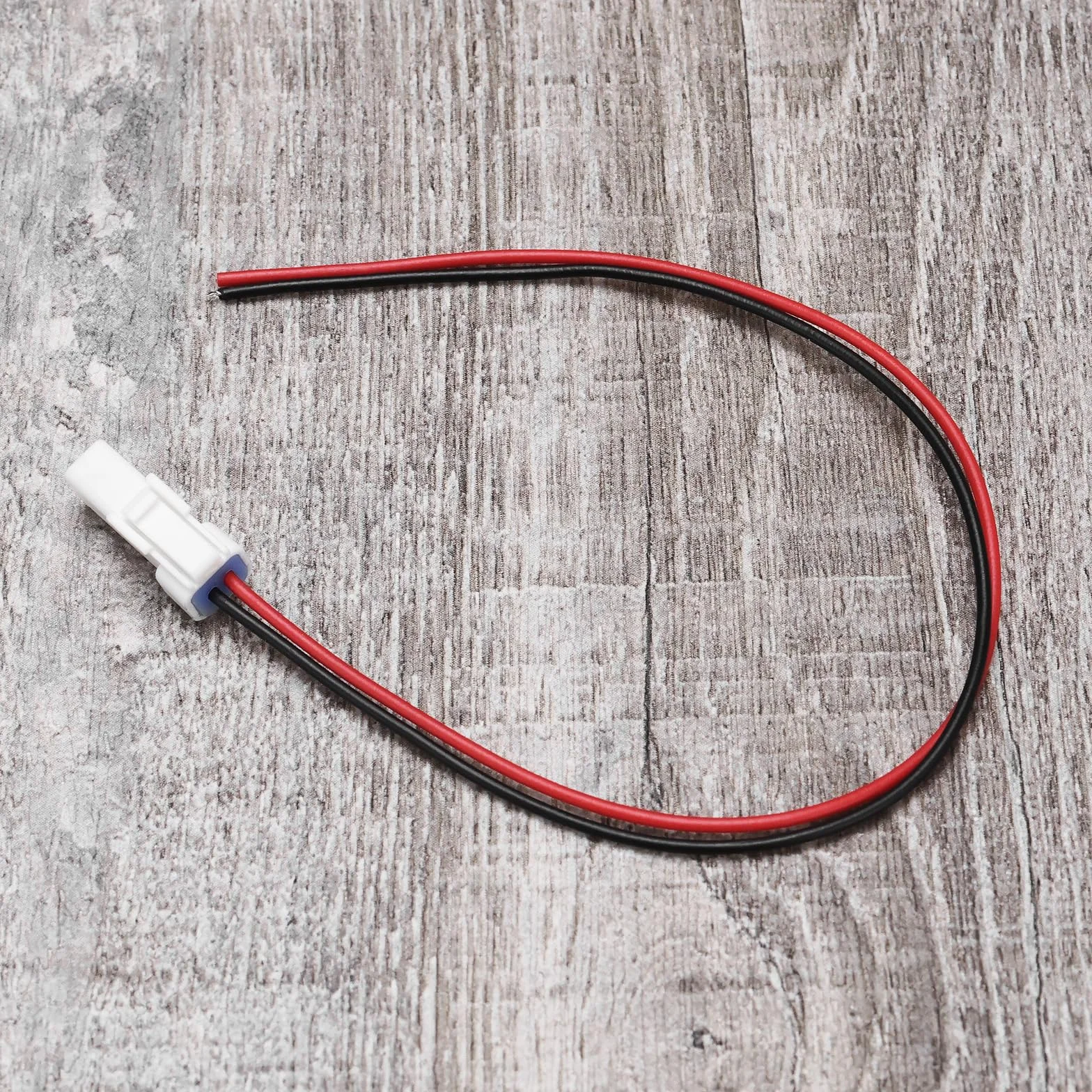 4-pinowy adapter okablowania GPS kompatybilny z Ducati Multistrada 1260 zasilacz impulsowy 12 V długość kabla 17 cm interfejs okablowania GPS do nawigacji
