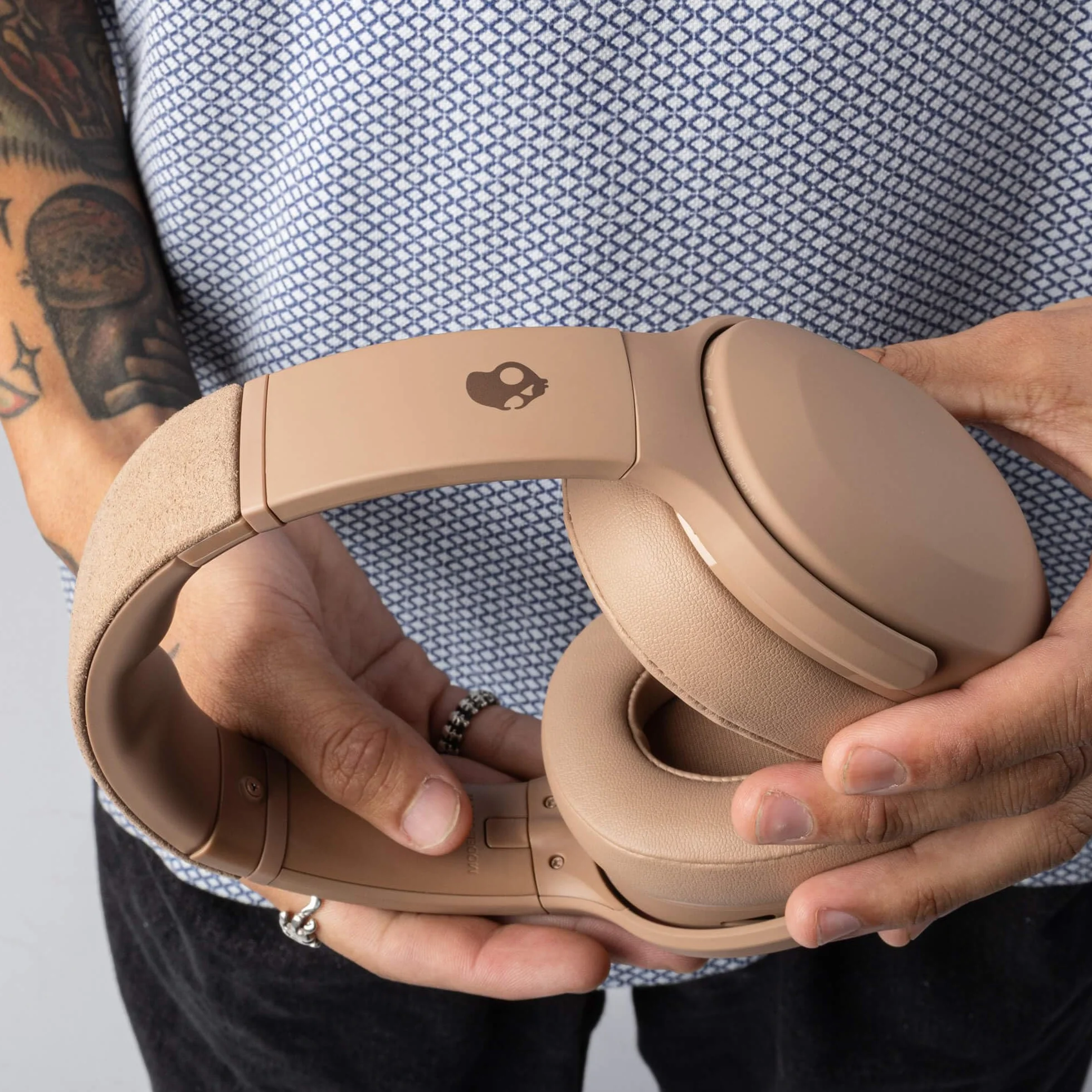Skullcandy Crusher Evo Bezprzewodowe Słuchawki Nauszne z Regulowanym Basem Sensorycznym, 40 godz. Słuchania, Mikrofon, Obsługa iPhone’a, Androida i urządzeń Bluetooth – Beige