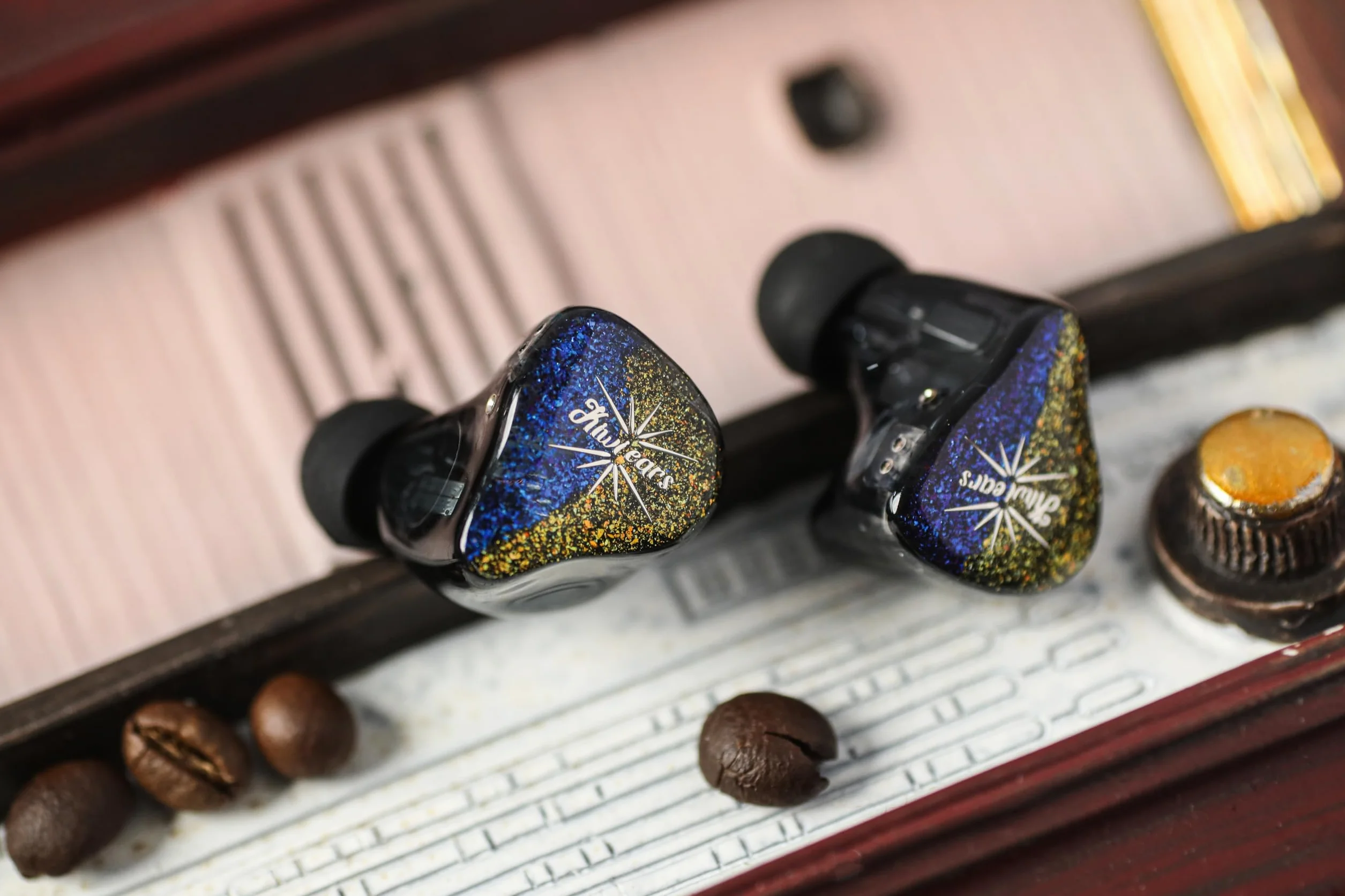 LINSOUL Kiwi Ears Forteza In Ear Monitor, słuchawki HiFi 1BA + 2DD z kablem, słuchawki do gier, hybrydowe słuchawki douszne IEM, ze zdejmowanym kablem IEM dla muzyków i graczy (czarne)