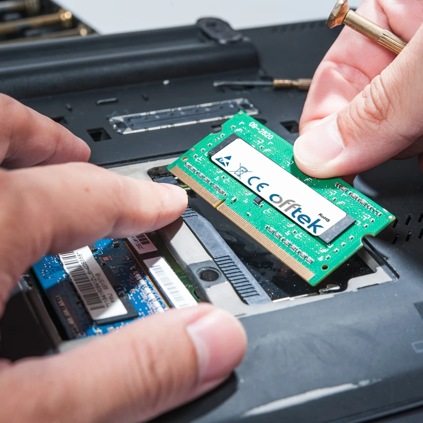 OFFTEK 16GB Pamięć RAM 260 Pin SoDimm - DDR4 - PC4-17000 (2133Mhz) - Non-ECC