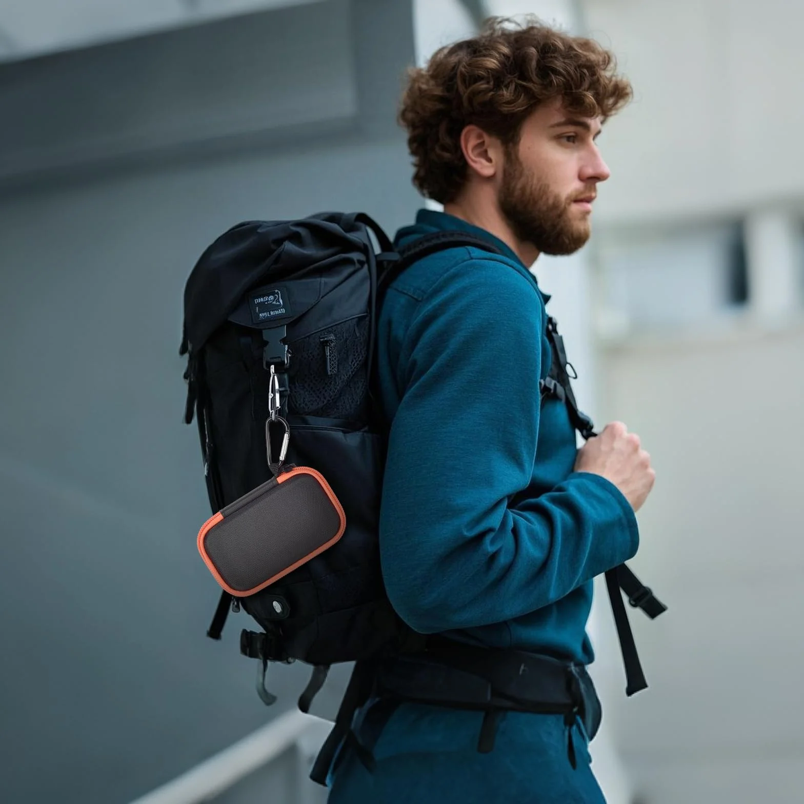 Twarde etui kompatybilne z SanDisk 500 GB/ 1 TB / 2 TB / 4 TB Extreme Portable SSD - do 1050 MB/s - USB-C, USB 3.2 Gen 2 - zewnętrzny dysk półprzewodnikowy. Uchwyt podróżny na kable USB - niebieski