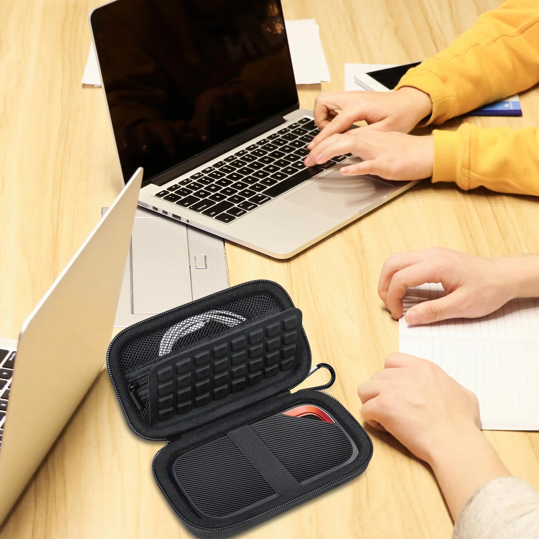 Lacdo Twarda Obudowa dla SanDisk Extreme Pro USB4 Portable SSD 2TB 4TB USB-C EVA Wodoodporna Torba Podróżna Czarny