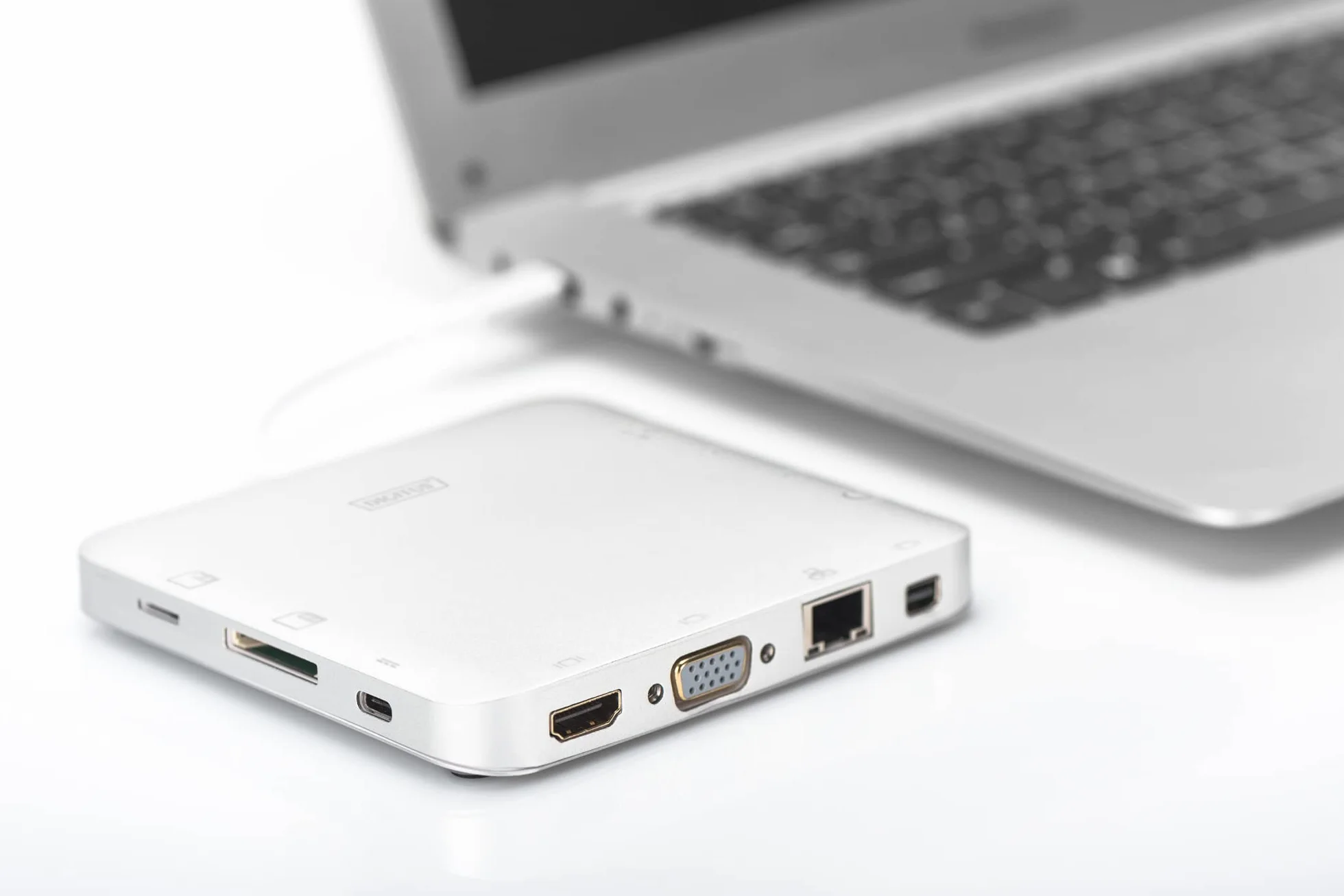 DIGITUS USB-C Multisportowa Stacja Dokuj?ca - 11 Portów - HDMI, mDP, VGA (4K@30Hz) - USB 3.0 / 2.0, Type-C - RJ45 LAN, Jack Audio, Czytnik Kart - Srebrny